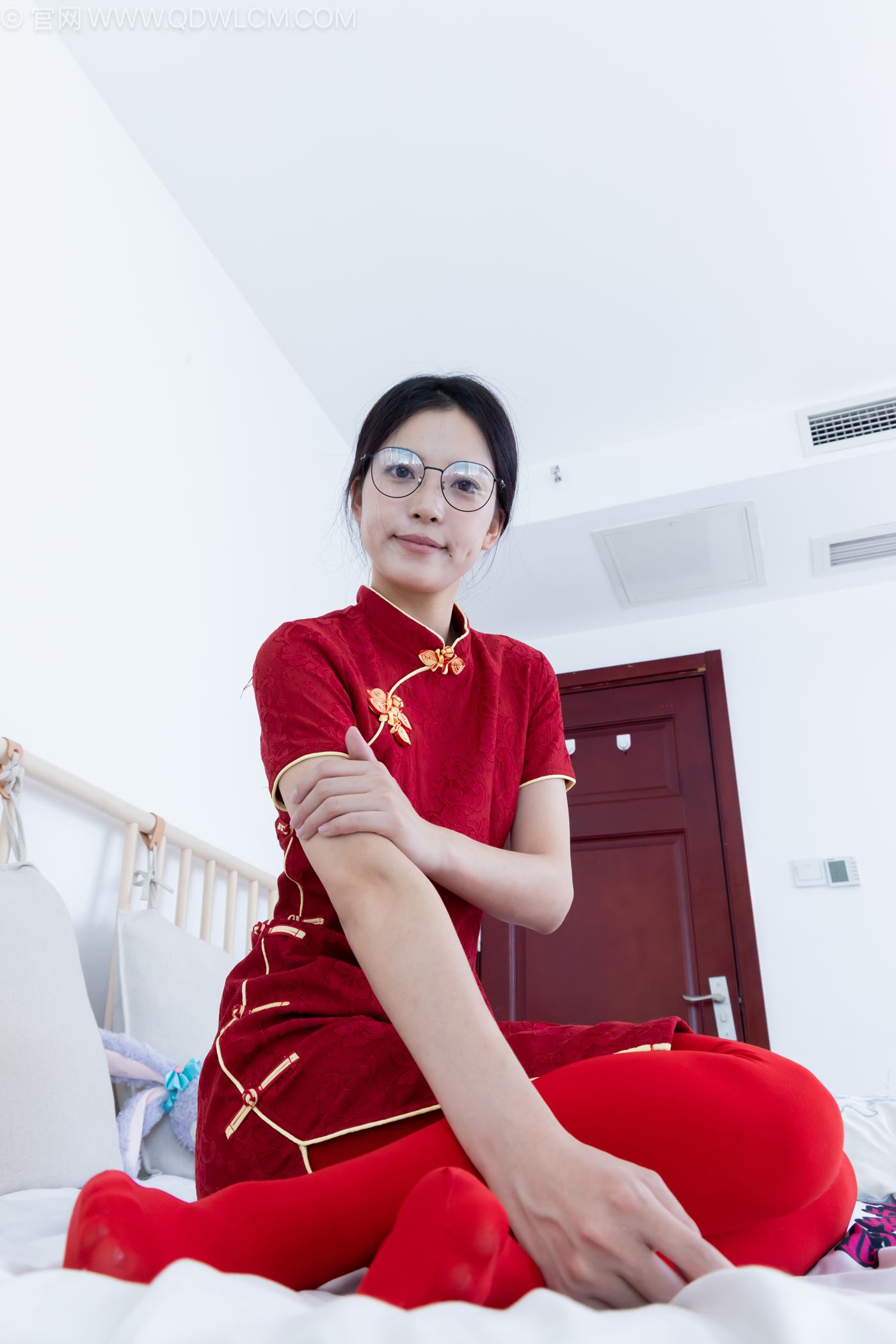 图片[70]-物恋传媒 NO.2236 茯苓-红色低跟鞋、厚款红色丝、皮筋绑脚老头乐挠脚剧情[96P] – 速更版-美库