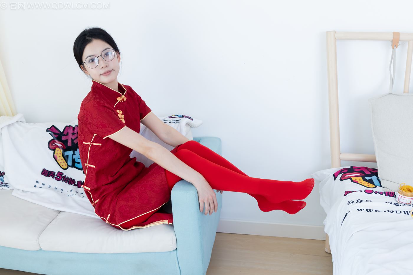 图片[75]-物恋传媒 NO.2236 茯苓-红色低跟鞋、厚款红色丝、皮筋绑脚老头乐挠脚剧情[96P] – 速更版-美库