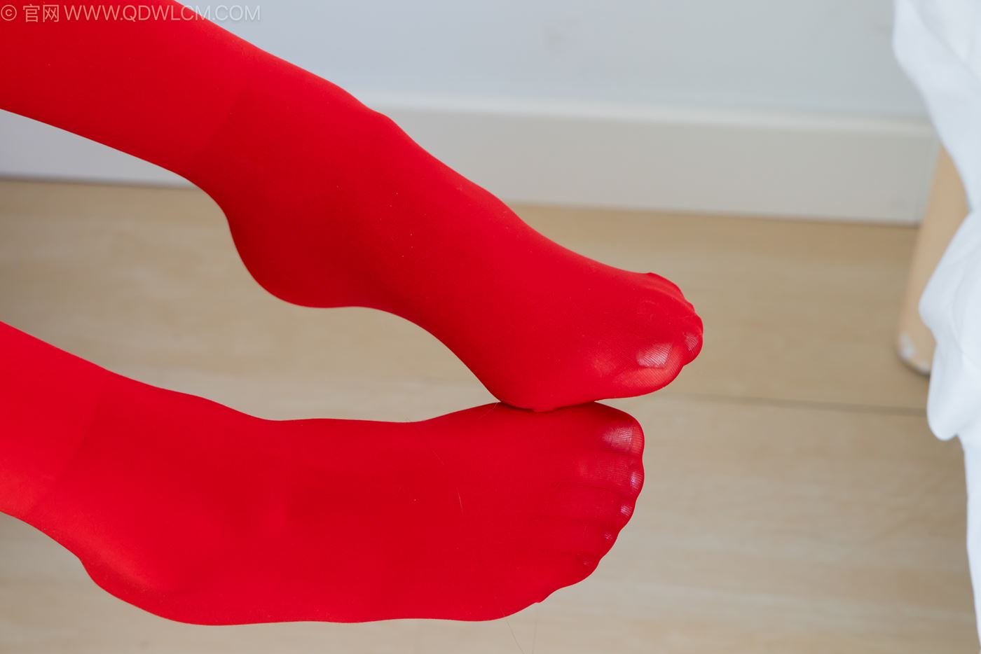 图片[81]-物恋传媒 NO.2236 茯苓-红色低跟鞋、厚款红色丝、皮筋绑脚老头乐挠脚剧情[96P] – 速更版-美库