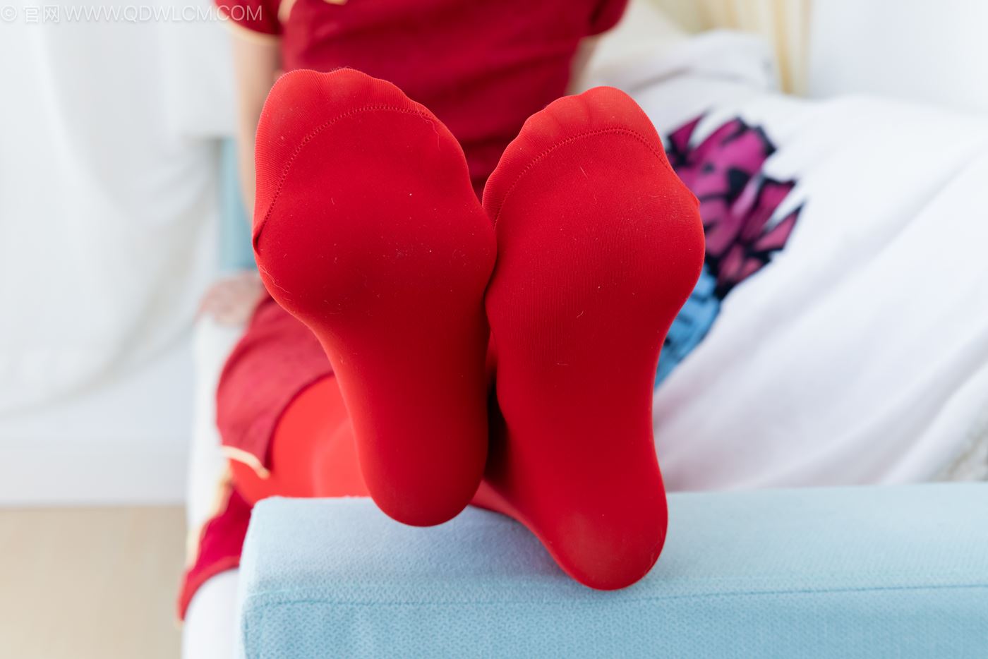 图片[86]-物恋传媒 NO.2236 茯苓-红色低跟鞋、厚款红色丝、皮筋绑脚老头乐挠脚剧情[96P] – 速更版-美库