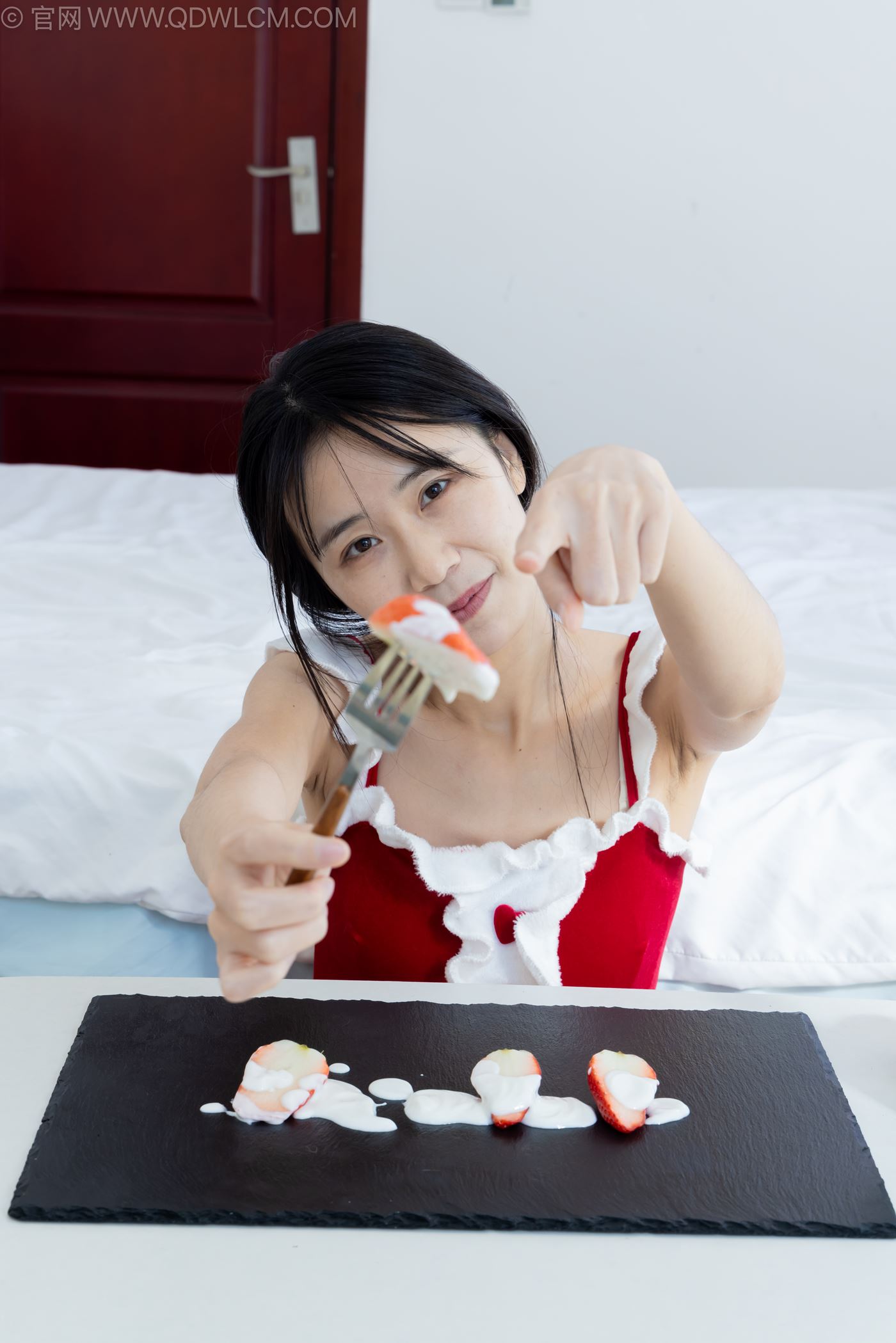 图片[71]-物恋传媒 NO.2237 菜菜-高跟鞋、油亮薄白丝、裸足、草莓和酸奶裸足摆盘剧情[230P] – 速更版-美库