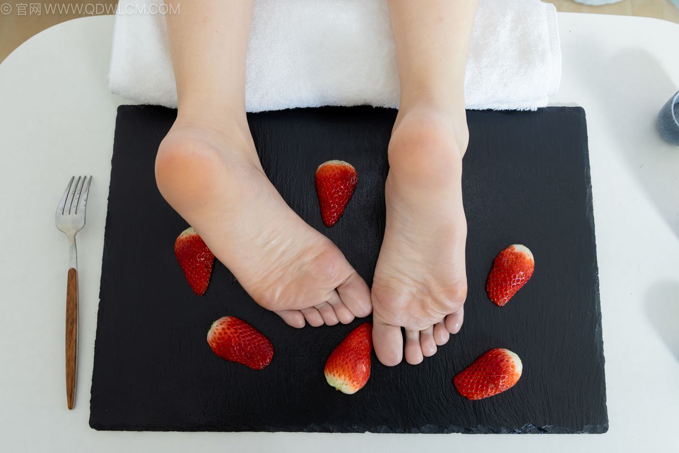 图片[78]-物恋传媒 NO.2237 菜菜-高跟鞋、油亮薄白丝、裸足、草莓和酸奶裸足摆盘剧情[230P] – 速更版-美库