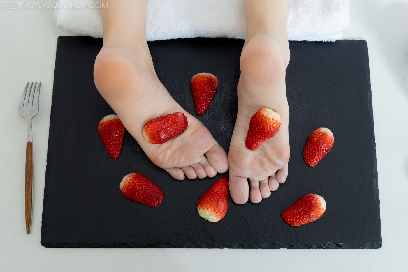 图片[83]-物恋传媒 NO.2237 菜菜-高跟鞋、油亮薄白丝、裸足、草莓和酸奶裸足摆盘剧情[230P] – 速更版-美库