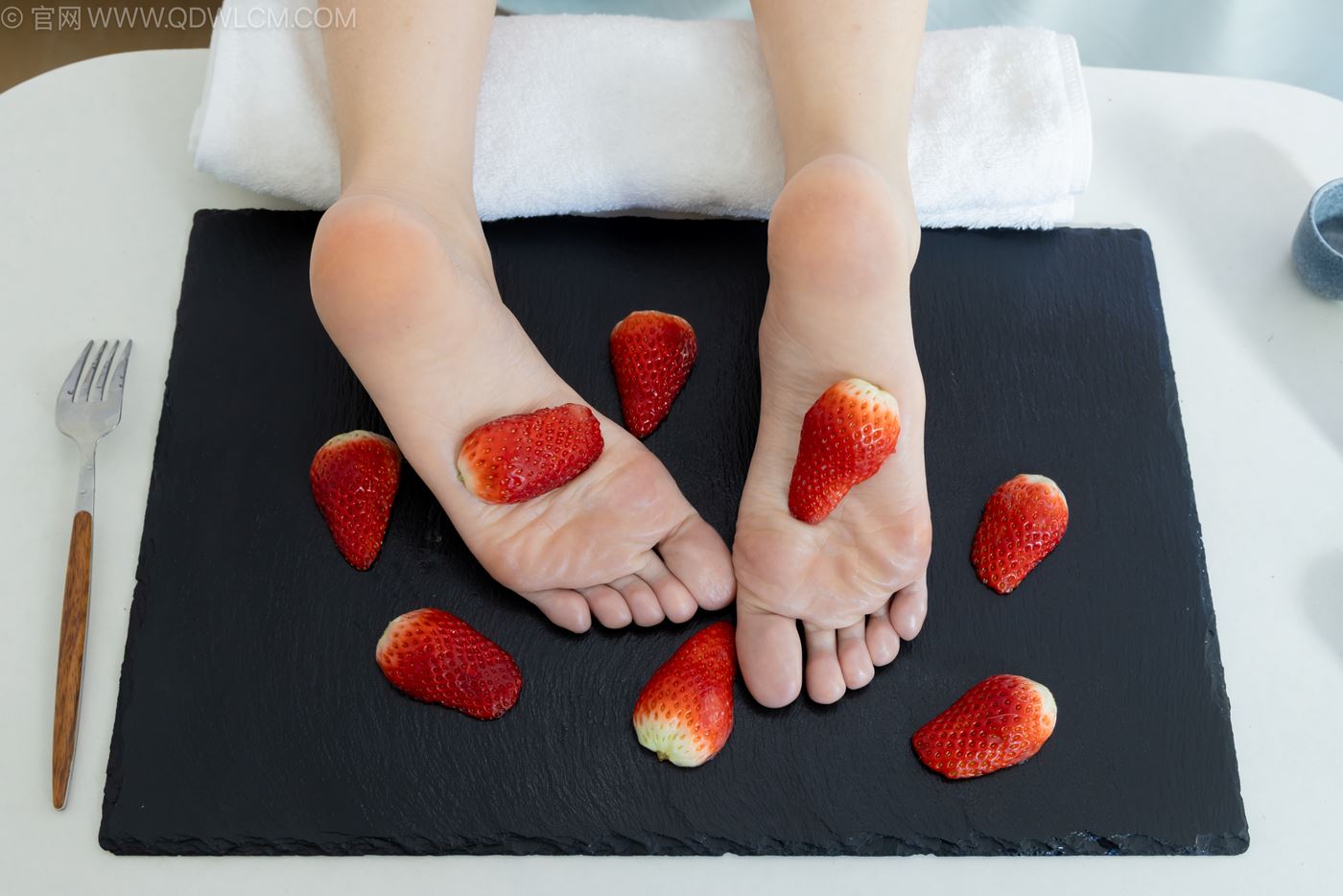 图片[84]-物恋传媒 NO.2237 菜菜-高跟鞋、油亮薄白丝、裸足、草莓和酸奶裸足摆盘剧情[230P] – 速更版-美库