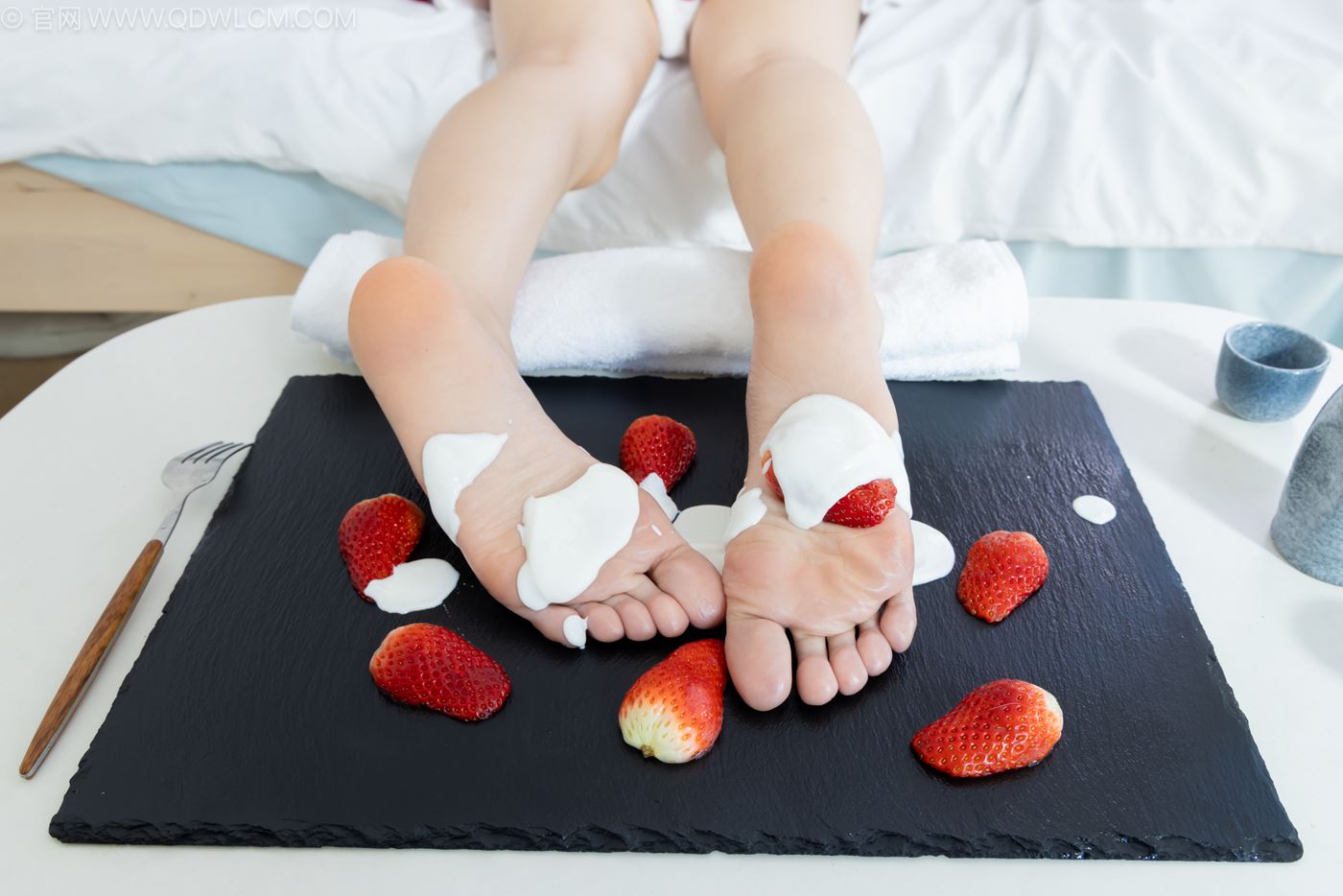 图片[97]-物恋传媒 NO.2237 菜菜-高跟鞋、油亮薄白丝、裸足、草莓和酸奶裸足摆盘剧情[230P] – 速更版-美库