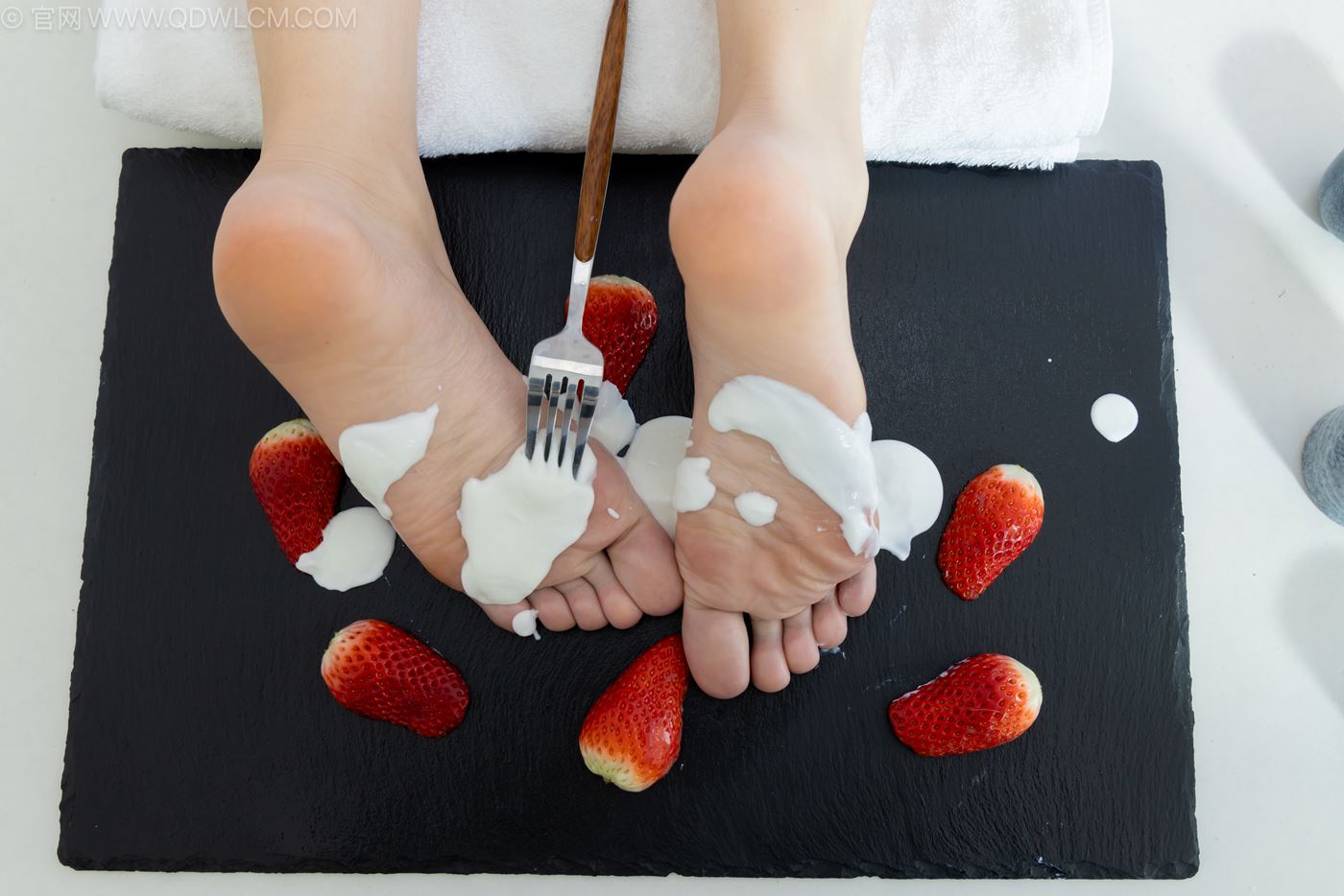 图片[105]-物恋传媒 NO.2237 菜菜-高跟鞋、油亮薄白丝、裸足、草莓和酸奶裸足摆盘剧情[230P] – 速更版-美库