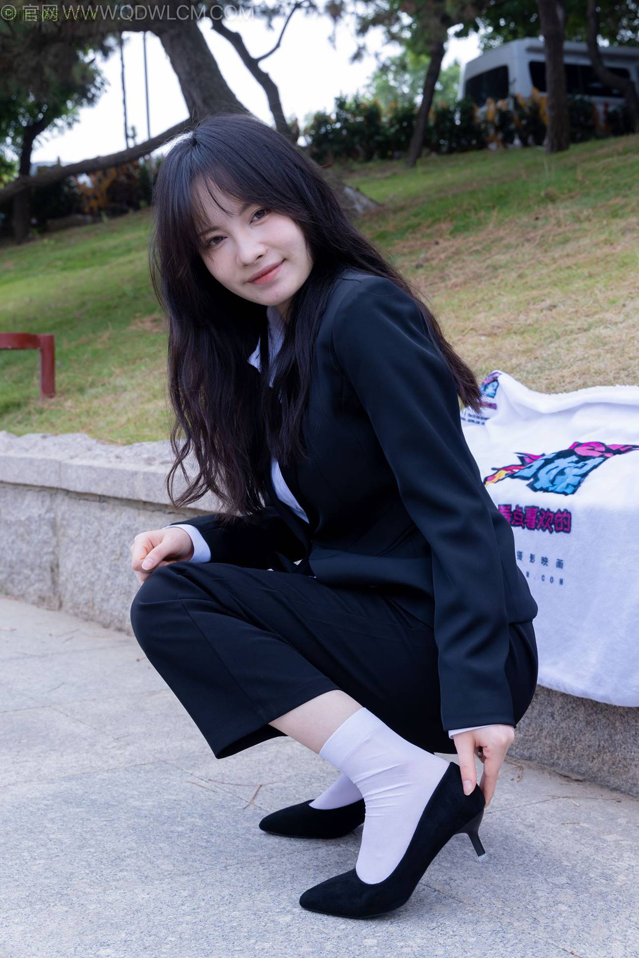图片[10]-物恋传媒 NO.2238 小酒-高跟鞋、短白丝、ol制服户外[138P] – 速更版-美库