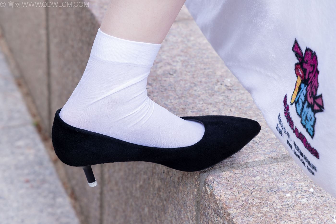 图片[18]-物恋传媒 NO.2238 小酒-高跟鞋、短白丝、ol制服户外[138P] – 速更版-美库