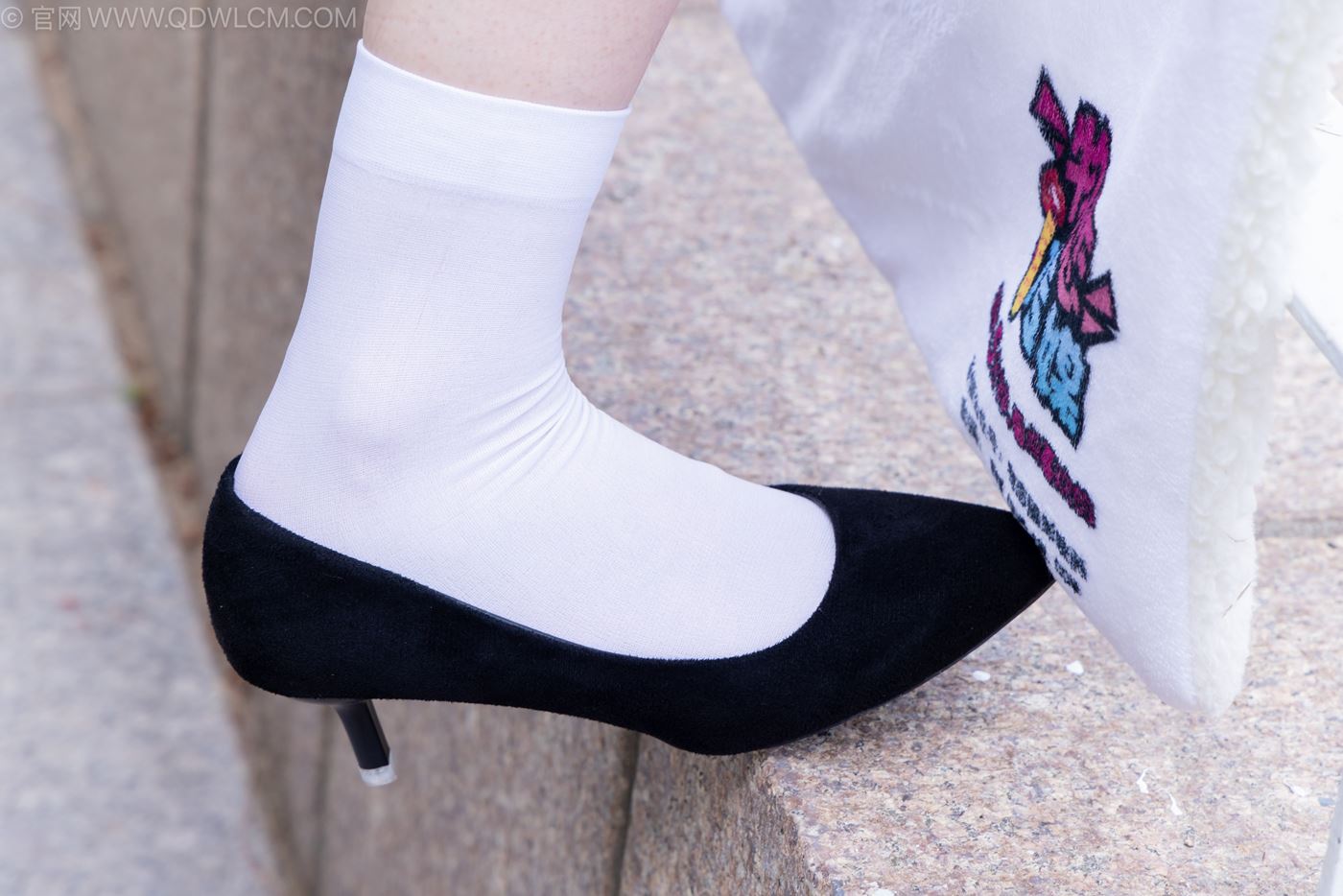 图片[19]-物恋传媒 NO.2238 小酒-高跟鞋、短白丝、ol制服户外[138P] – 速更版-美库