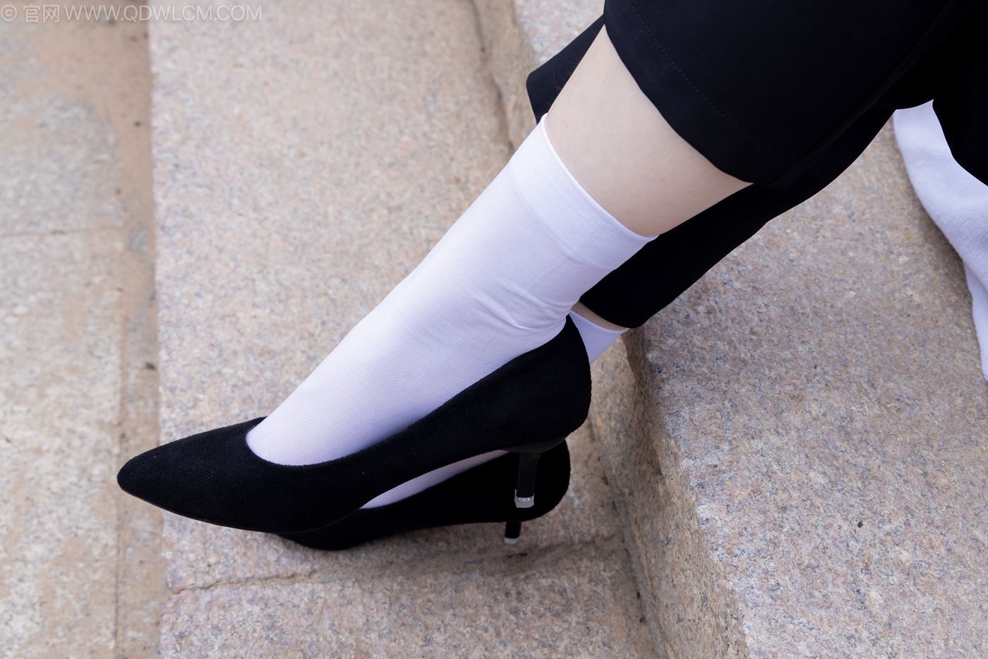 图片[31]-物恋传媒 NO.2238 小酒-高跟鞋、短白丝、ol制服户外[138P] – 速更版-美库