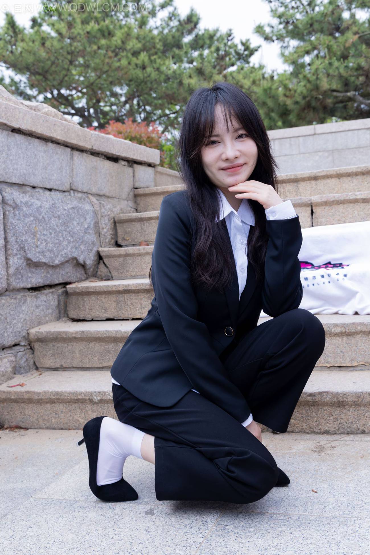 图片[32]-物恋传媒 NO.2238 小酒-高跟鞋、短白丝、ol制服户外[138P] – 速更版-美库