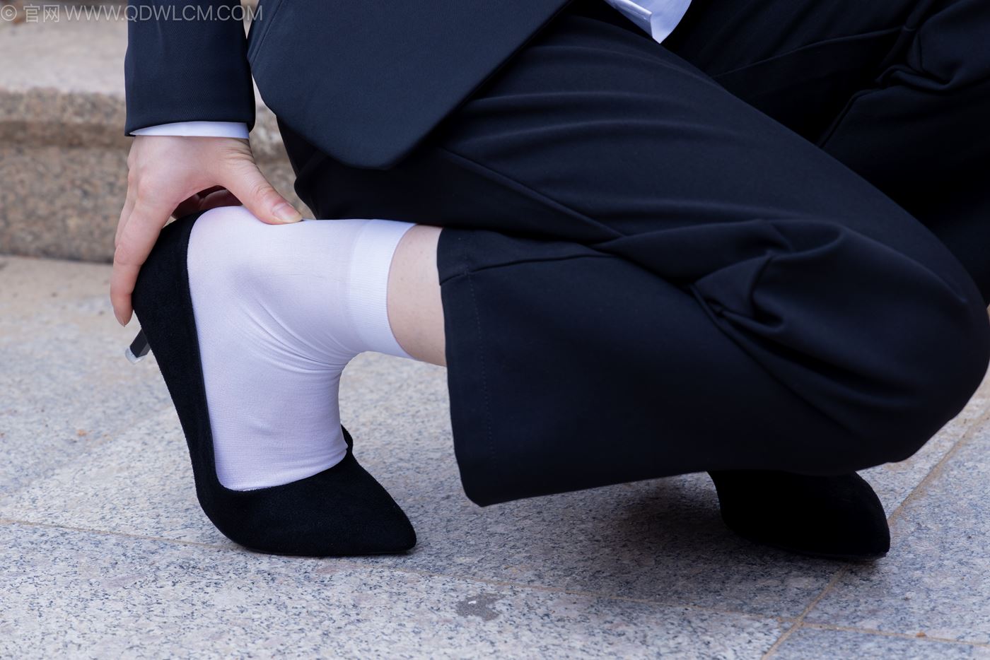 图片[34]-物恋传媒 NO.2238 小酒-高跟鞋、短白丝、ol制服户外[138P] – 速更版-美库