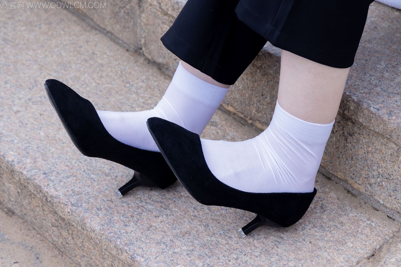 图片[37]-物恋传媒 NO.2238 小酒-高跟鞋、短白丝、ol制服户外[138P] – 速更版-美库