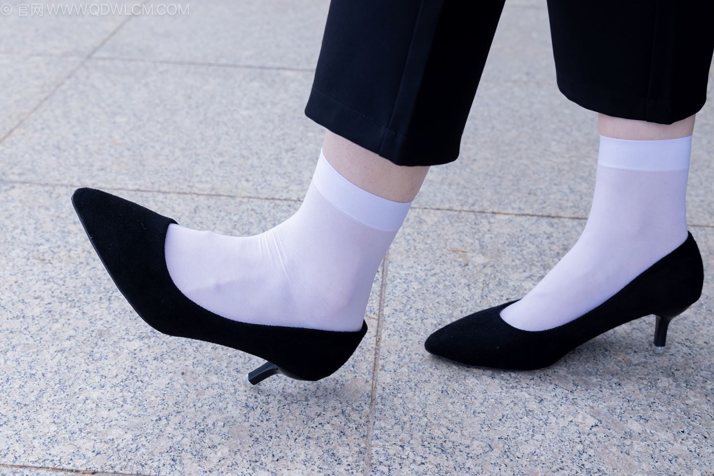 图片[86]-物恋传媒 NO.2238 小酒-高跟鞋、短白丝、ol制服户外[138P] – 速更版-美库