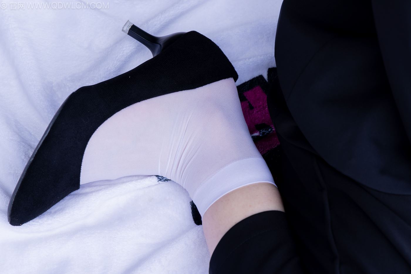 图片[132]-物恋传媒 NO.2238 小酒-高跟鞋、短白丝、ol制服户外[138P] – 速更版-美库