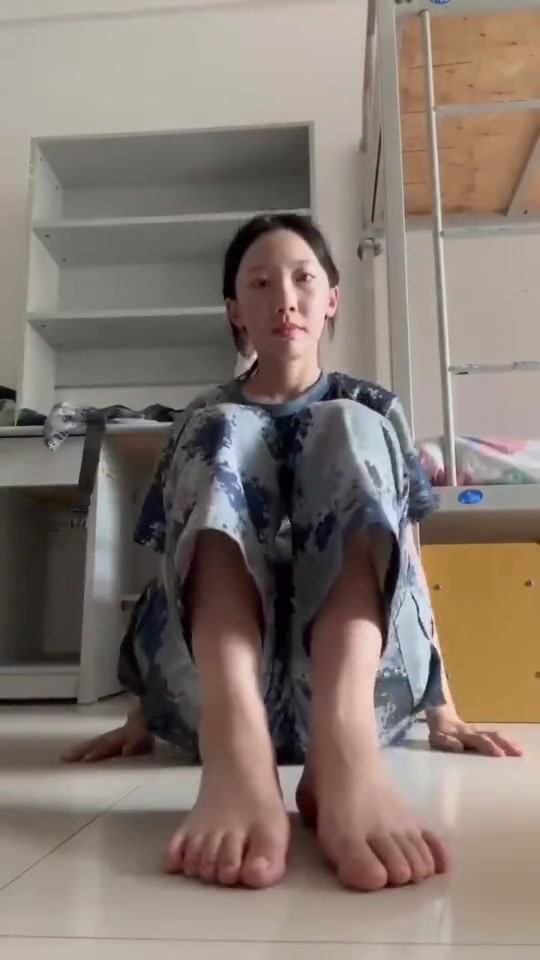 图片[17]-脚模面试脸足同框套路系列-169 [20P] – 速更版-美库