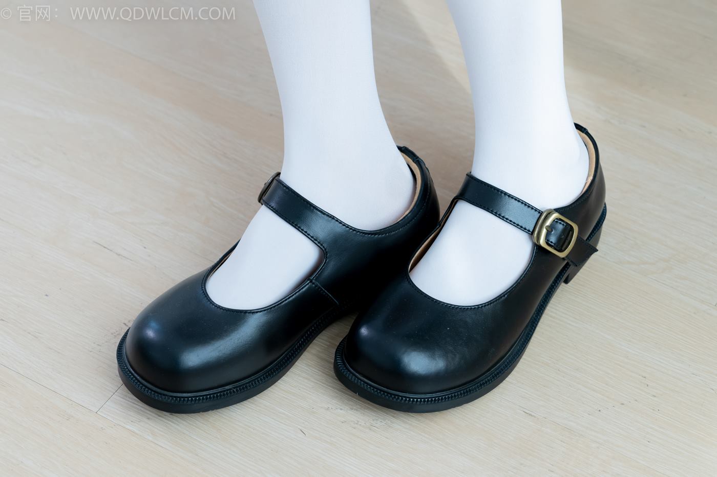 图片[10]-物恋传媒 NO.2244 菜菜-皮鞋、厚白丝、jk制服、皮筋绑脚老头乐挠脚剧情[160P] – 速更版-美库