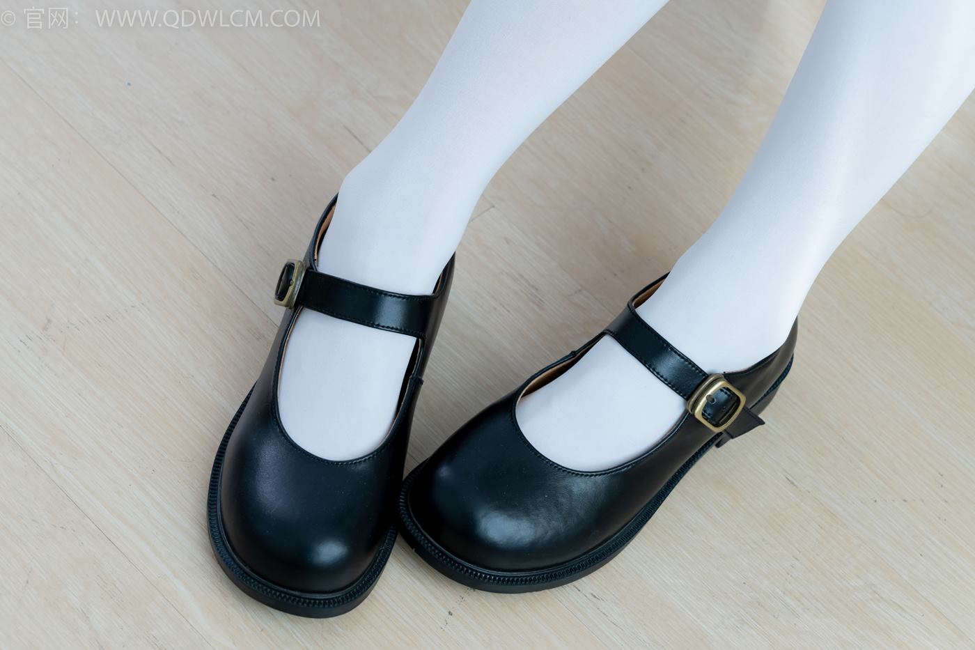 图片[11]-物恋传媒 NO.2244 菜菜-皮鞋、厚白丝、jk制服、皮筋绑脚老头乐挠脚剧情[160P] – 速更版-美库