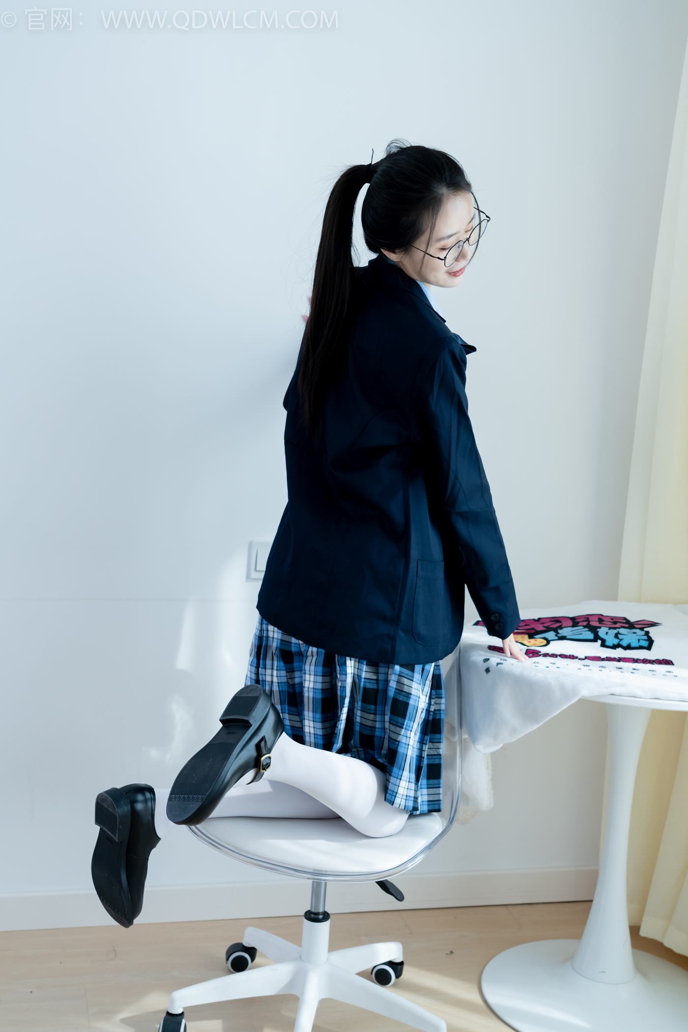 图片[17]-物恋传媒 NO.2244 菜菜-皮鞋、厚白丝、jk制服、皮筋绑脚老头乐挠脚剧情[160P] – 速更版-美库