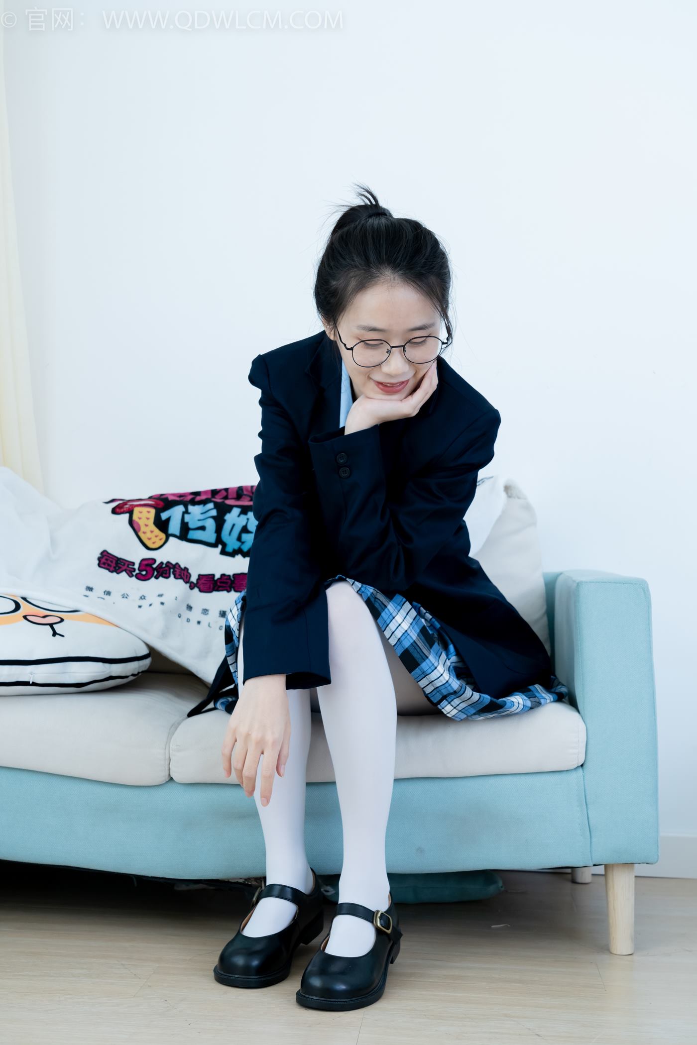 图片[24]-物恋传媒 NO.2244 菜菜-皮鞋、厚白丝、jk制服、皮筋绑脚老头乐挠脚剧情[160P] – 速更版-美库