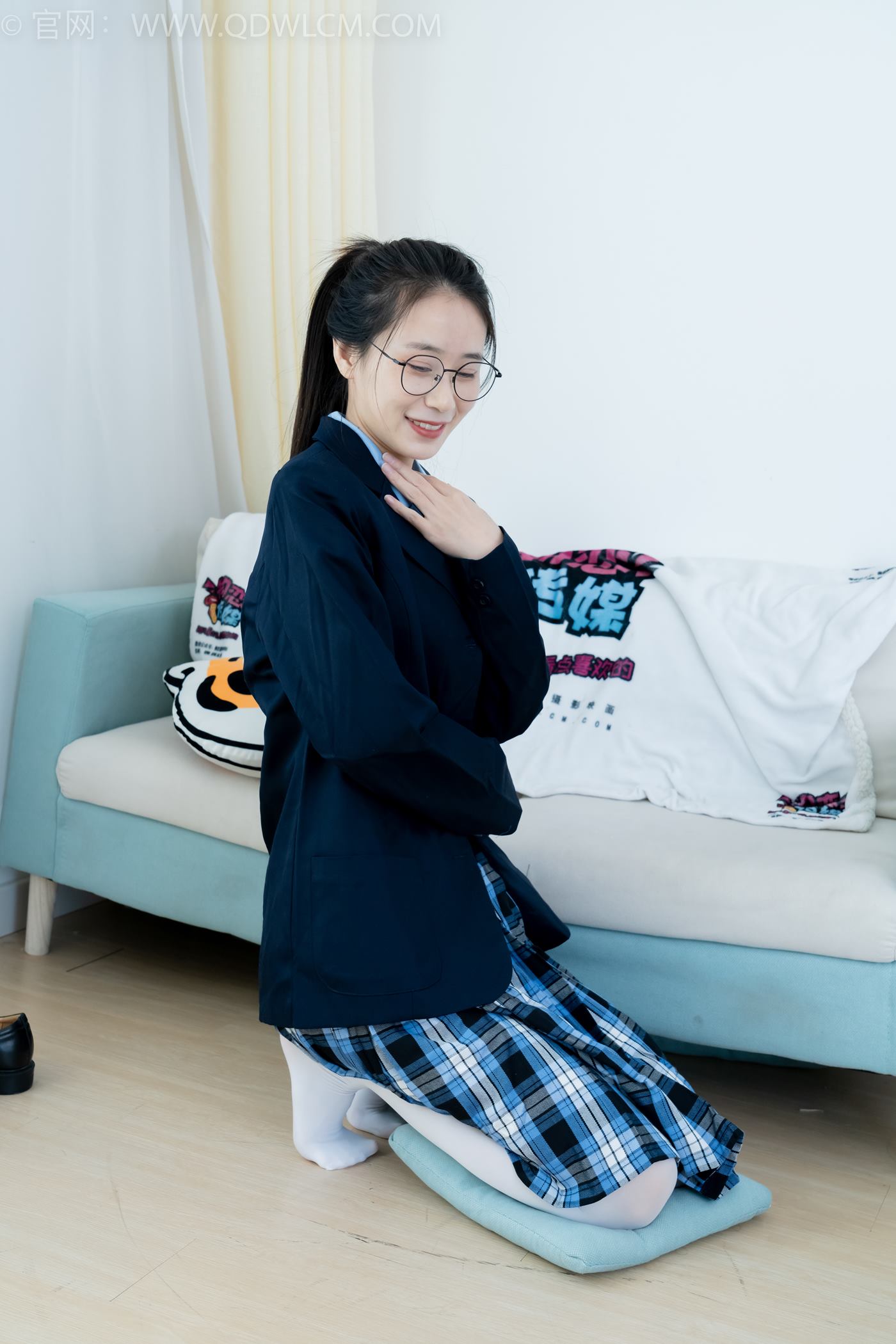 图片[40]-物恋传媒 NO.2244 菜菜-皮鞋、厚白丝、jk制服、皮筋绑脚老头乐挠脚剧情[160P] – 速更版-美库