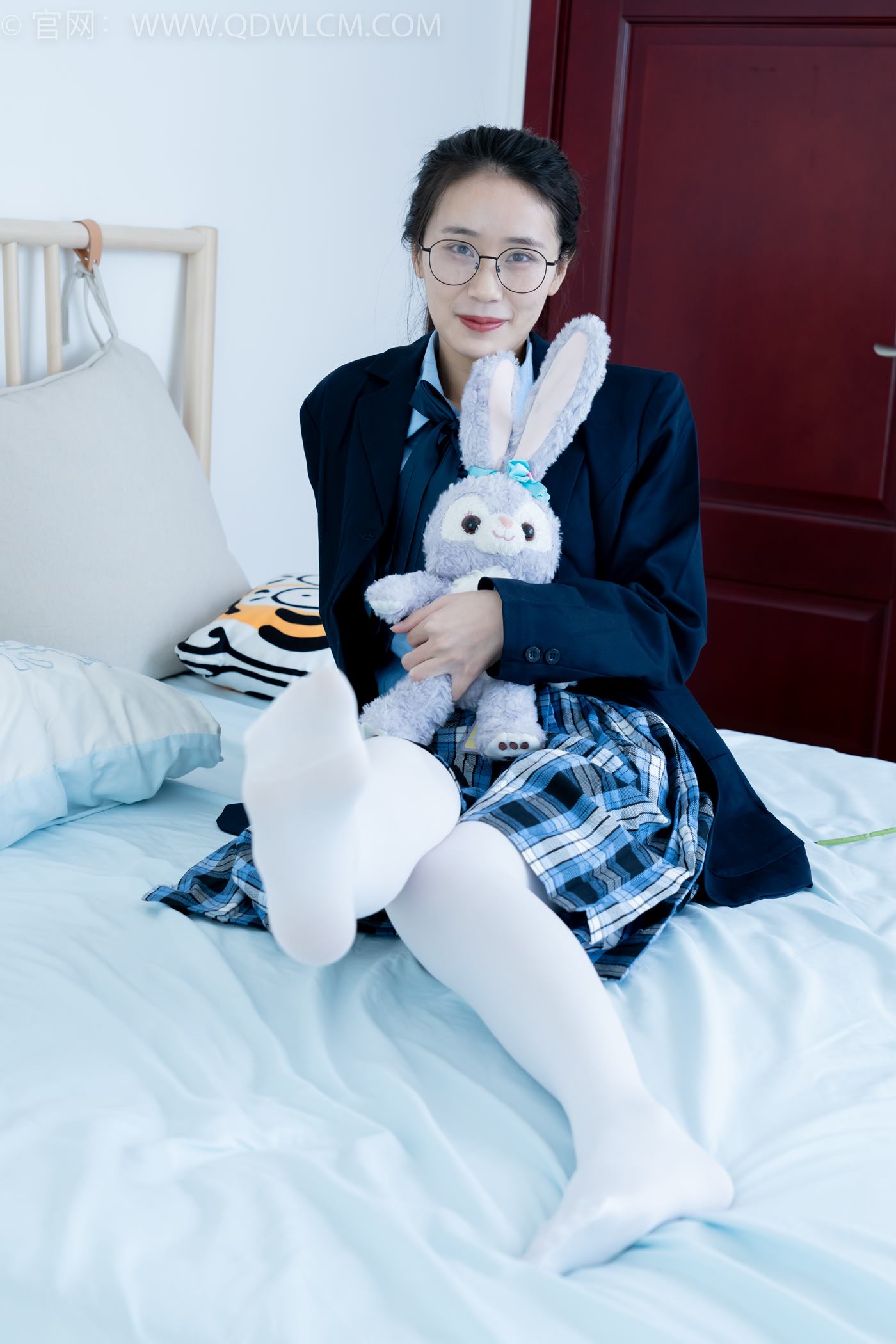 图片[73]-物恋传媒 NO.2244 菜菜-皮鞋、厚白丝、jk制服、皮筋绑脚老头乐挠脚剧情[160P] – 速更版-美库