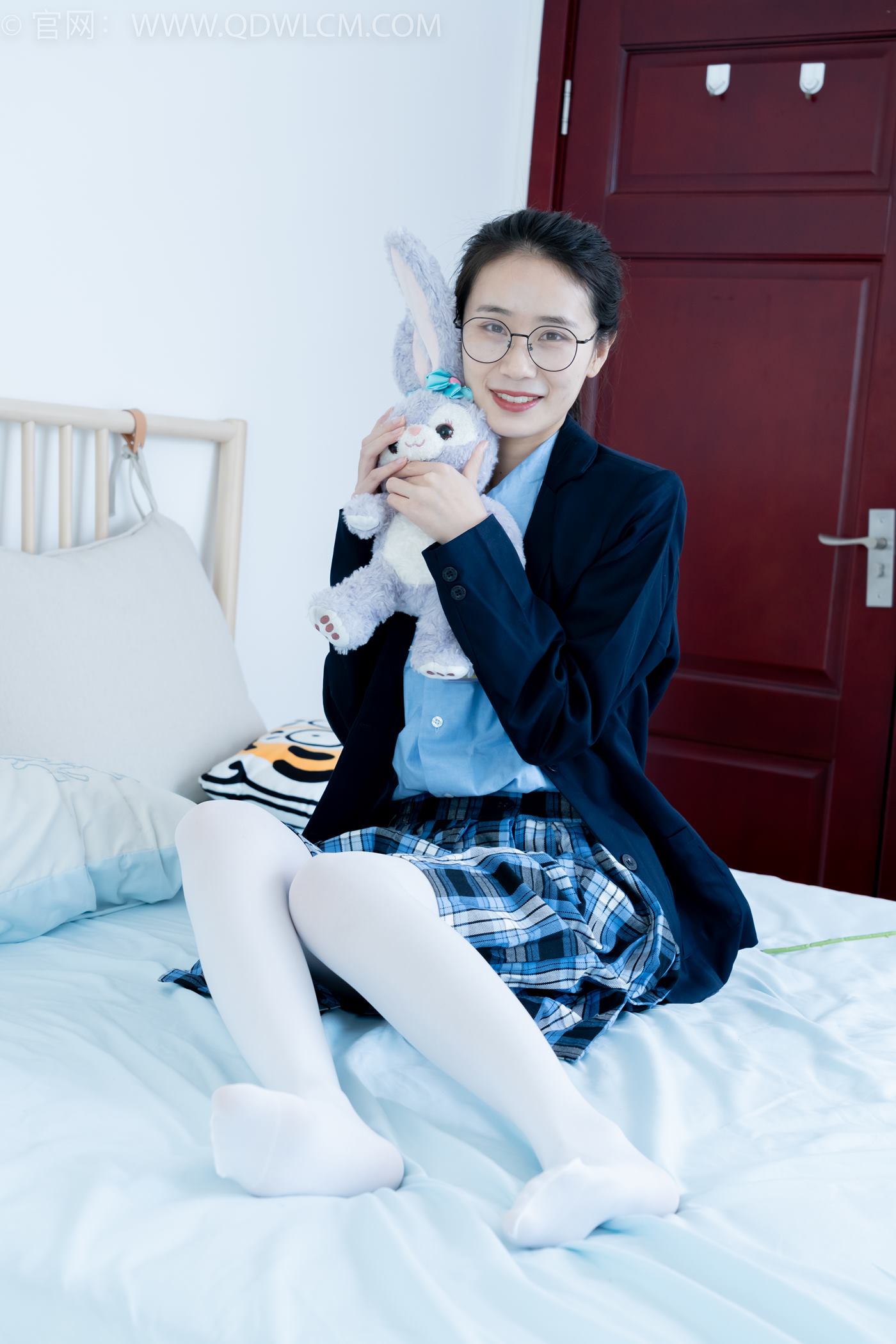 图片[74]-物恋传媒 NO.2244 菜菜-皮鞋、厚白丝、jk制服、皮筋绑脚老头乐挠脚剧情[160P] – 速更版-美库