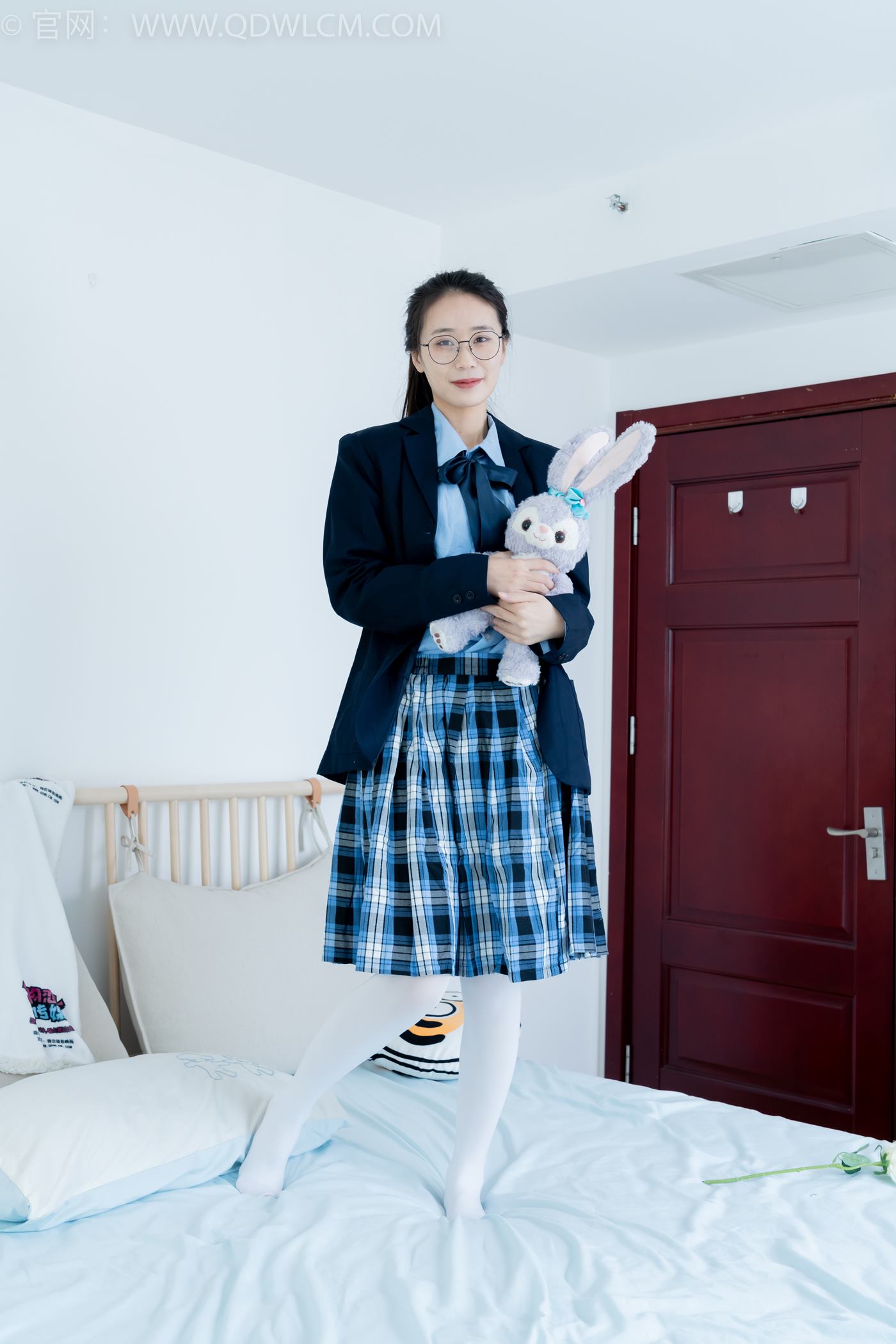 图片[82]-物恋传媒 NO.2244 菜菜-皮鞋、厚白丝、jk制服、皮筋绑脚老头乐挠脚剧情[160P] – 速更版-美库