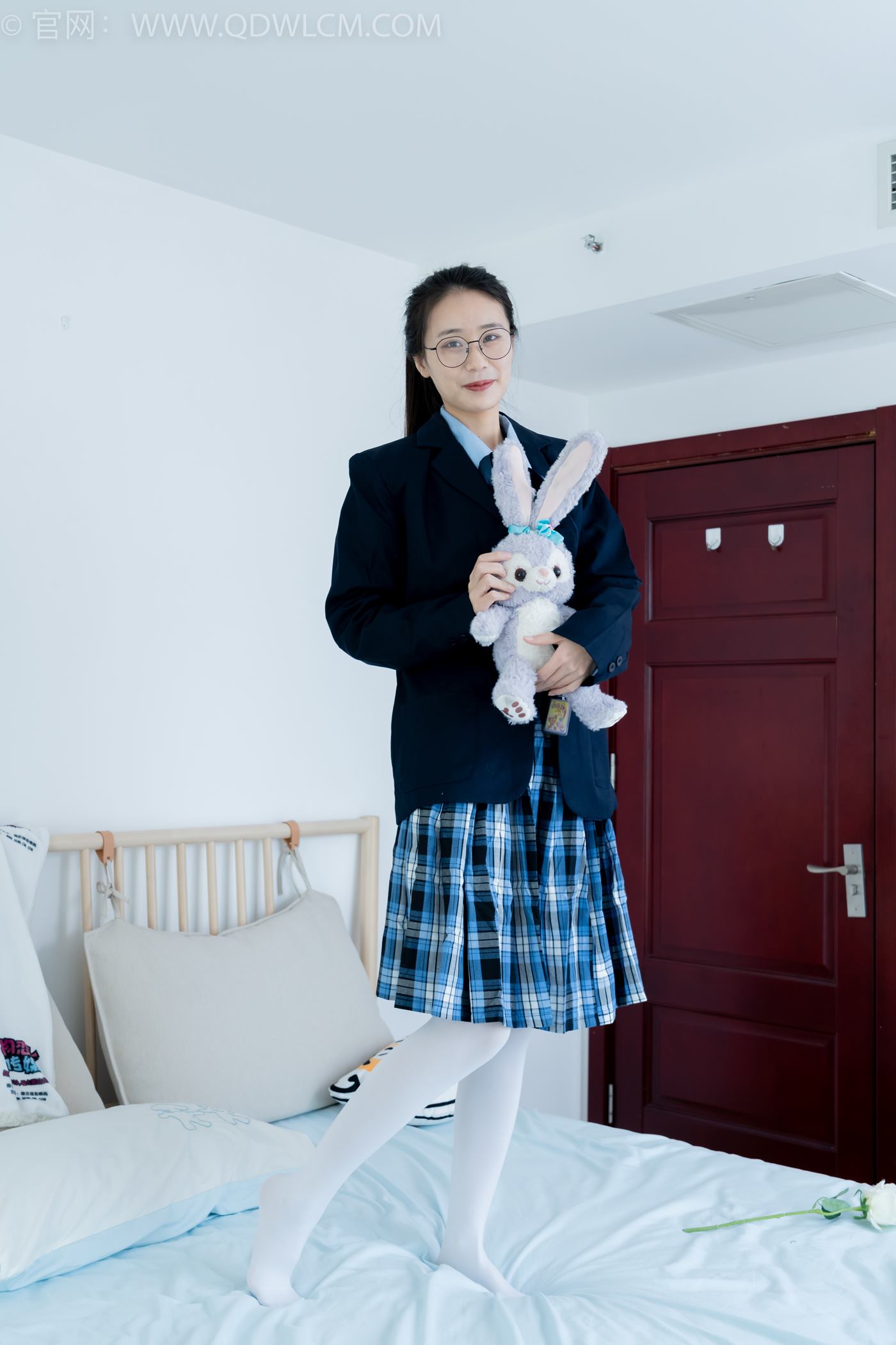 图片[86]-物恋传媒 NO.2244 菜菜-皮鞋、厚白丝、jk制服、皮筋绑脚老头乐挠脚剧情[160P] – 速更版-美库