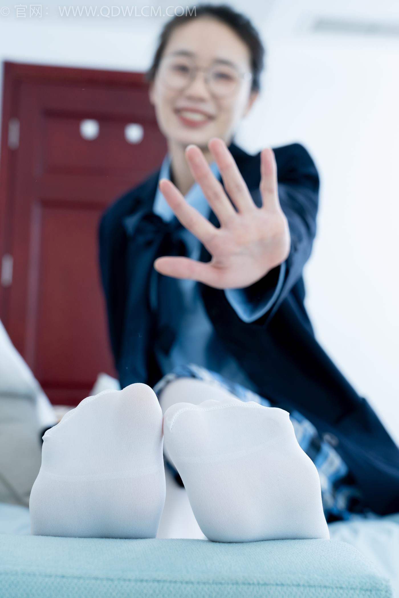 图片[97]-物恋传媒 NO.2244 菜菜-皮鞋、厚白丝、jk制服、皮筋绑脚老头乐挠脚剧情[160P] – 速更版-美库