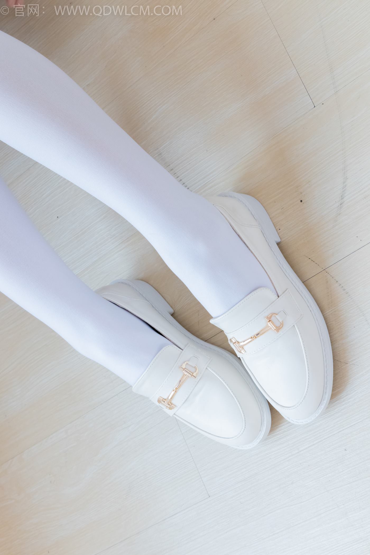 图片[16]-物恋传媒 NO.2246 美兔-皮鞋、厚白丝、皮筋绑脚老头乐挠脚剧情[125P] – 速更版-美库