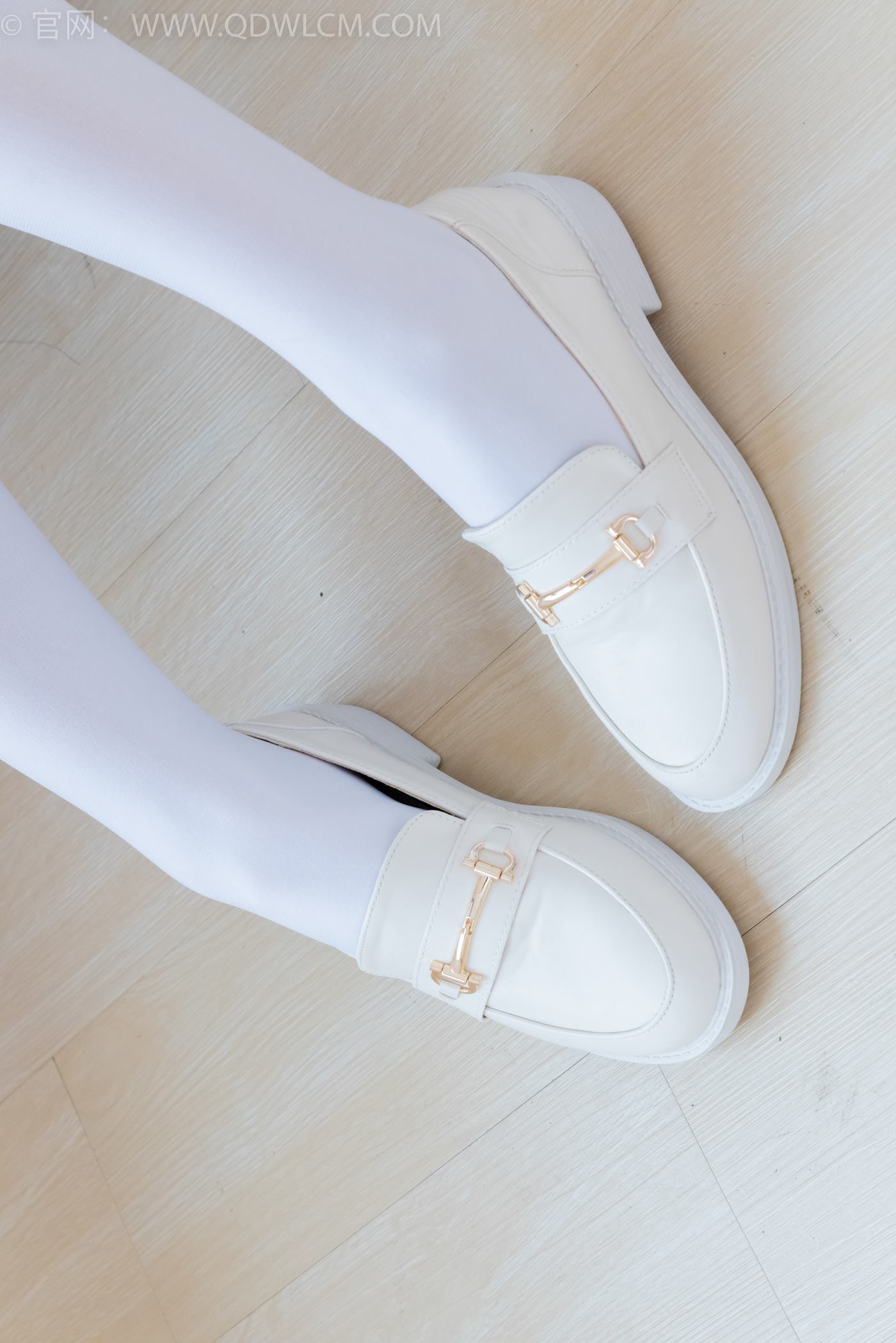 图片[17]-物恋传媒 NO.2246 美兔-皮鞋、厚白丝、皮筋绑脚老头乐挠脚剧情[125P] – 速更版-美库