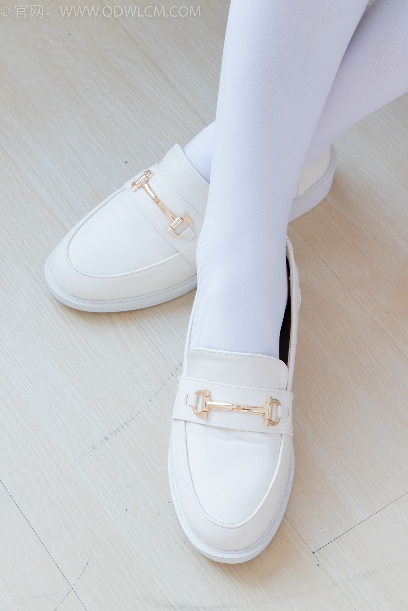 图片[18]-物恋传媒 NO.2246 美兔-皮鞋、厚白丝、皮筋绑脚老头乐挠脚剧情[125P] – 速更版-美库