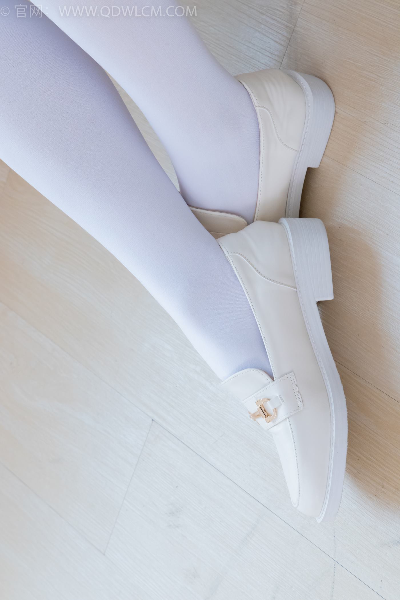 图片[19]-物恋传媒 NO.2246 美兔-皮鞋、厚白丝、皮筋绑脚老头乐挠脚剧情[125P] – 速更版-美库