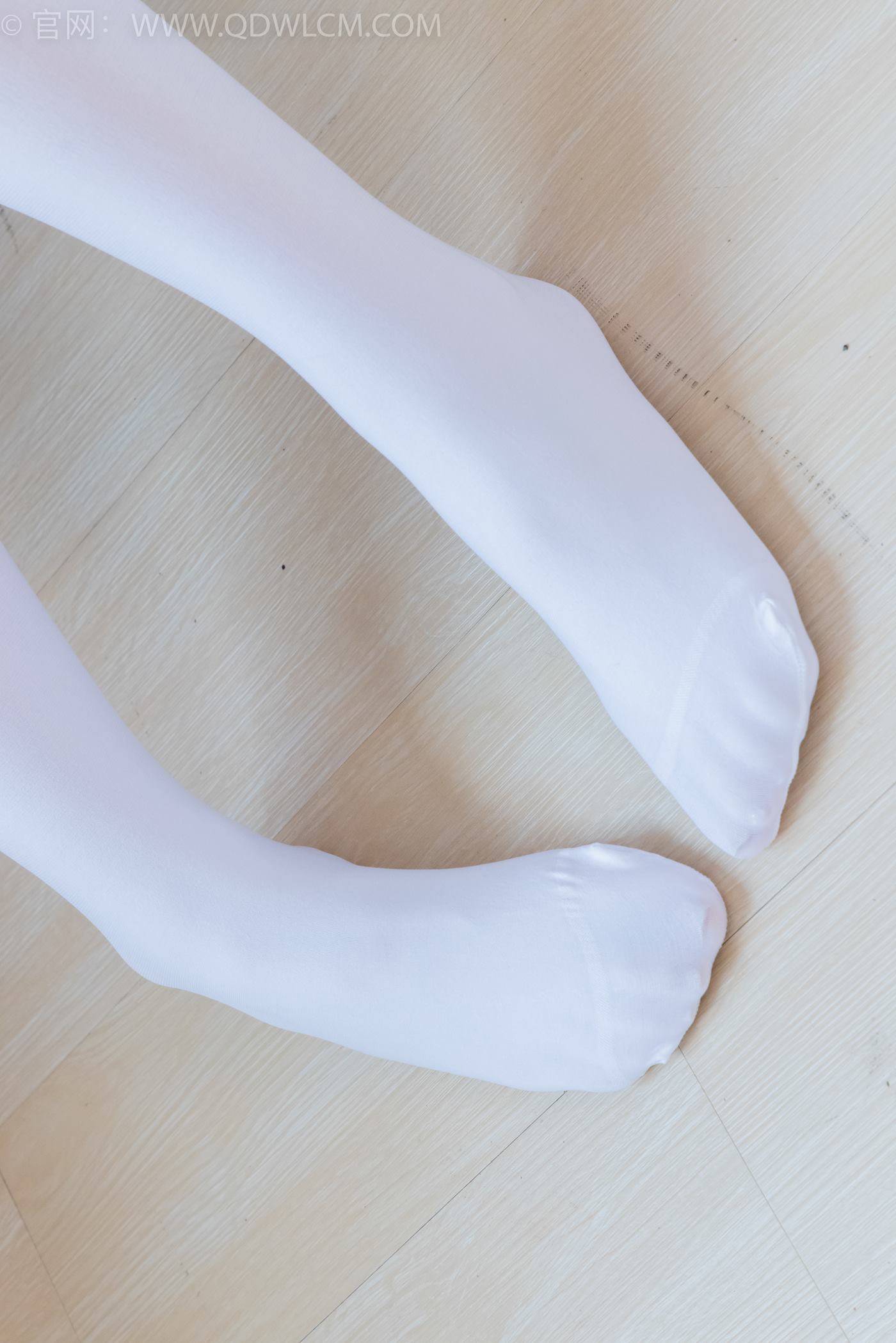 图片[28]-物恋传媒 NO.2246 美兔-皮鞋、厚白丝、皮筋绑脚老头乐挠脚剧情[125P] – 速更版-美库