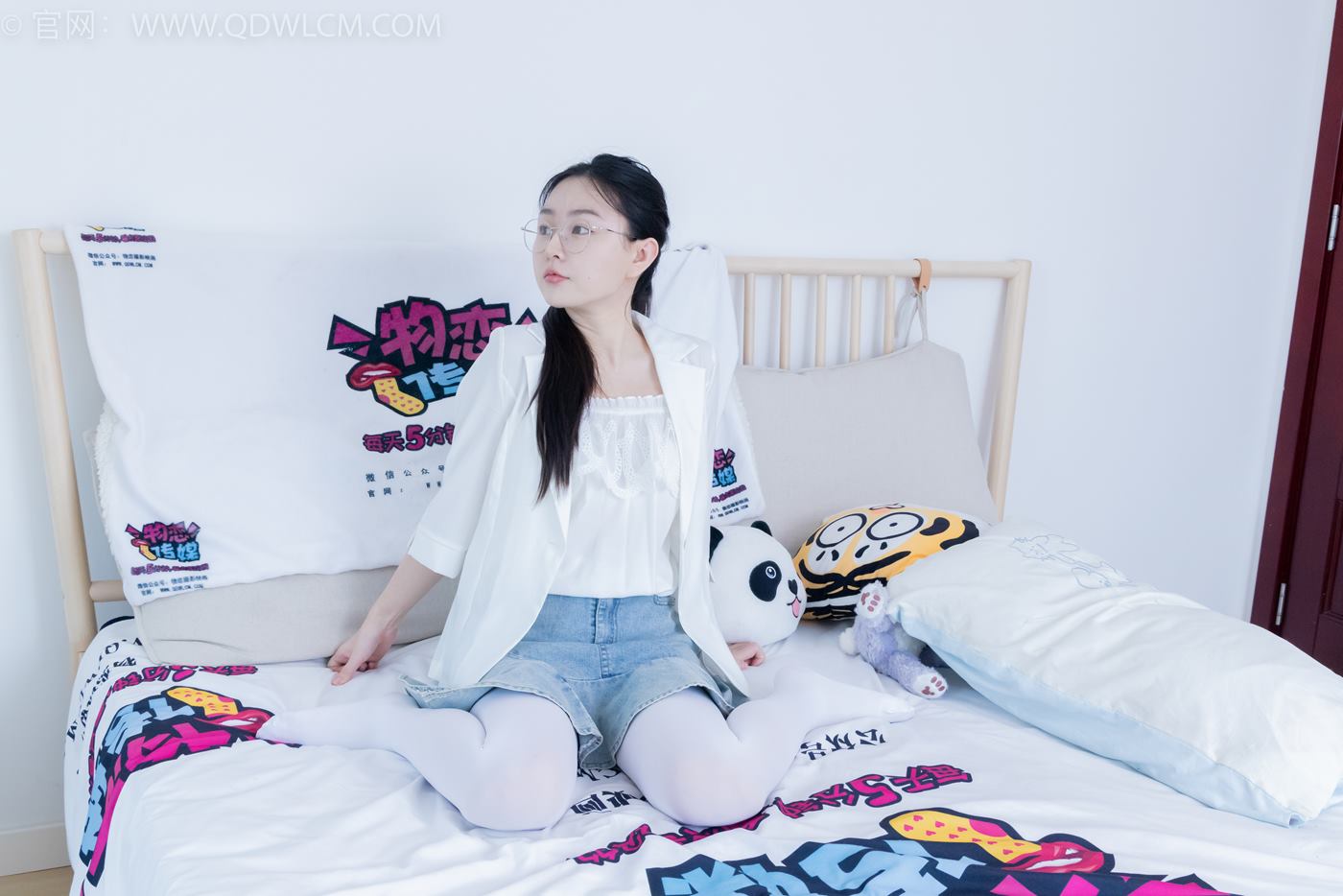 图片[40]-物恋传媒 NO.2246 美兔-皮鞋、厚白丝、皮筋绑脚老头乐挠脚剧情[125P] – 速更版-美库