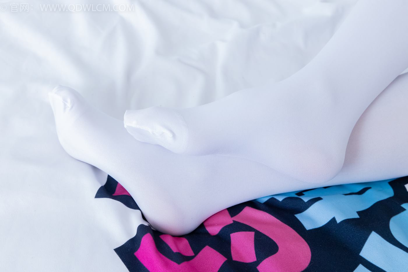 图片[47]-物恋传媒 NO.2246 美兔-皮鞋、厚白丝、皮筋绑脚老头乐挠脚剧情[125P] – 速更版-美库