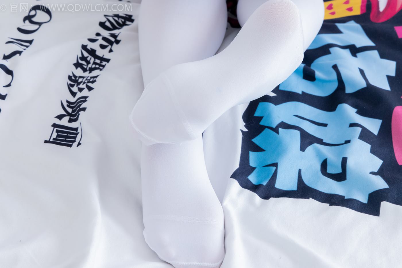 图片[52]-物恋传媒 NO.2246 美兔-皮鞋、厚白丝、皮筋绑脚老头乐挠脚剧情[125P] – 速更版-美库