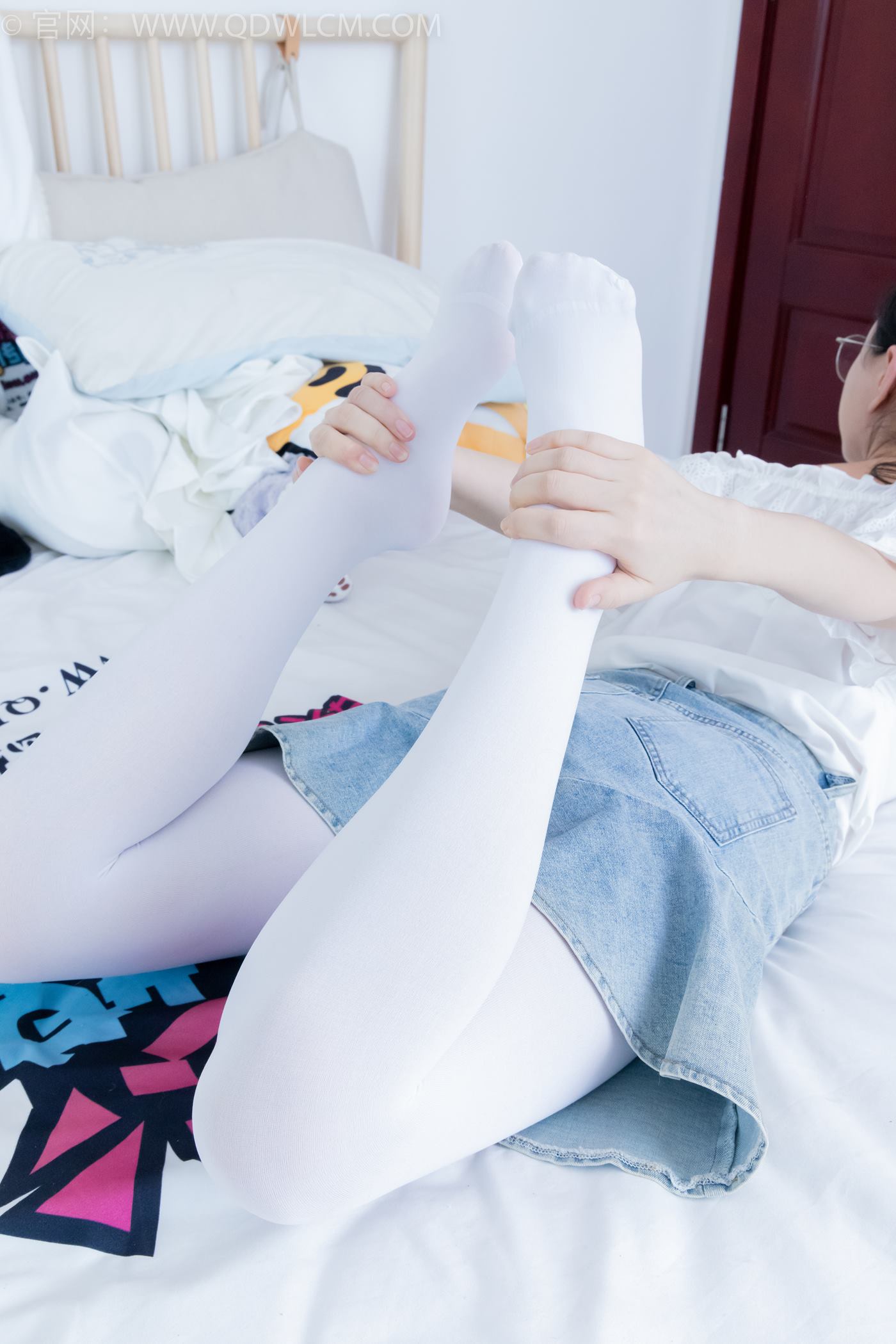 图片[71]-物恋传媒 NO.2246 美兔-皮鞋、厚白丝、皮筋绑脚老头乐挠脚剧情[125P] – 速更版-美库