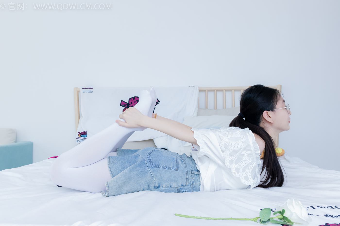 图片[72]-物恋传媒 NO.2246 美兔-皮鞋、厚白丝、皮筋绑脚老头乐挠脚剧情[125P] – 速更版-美库