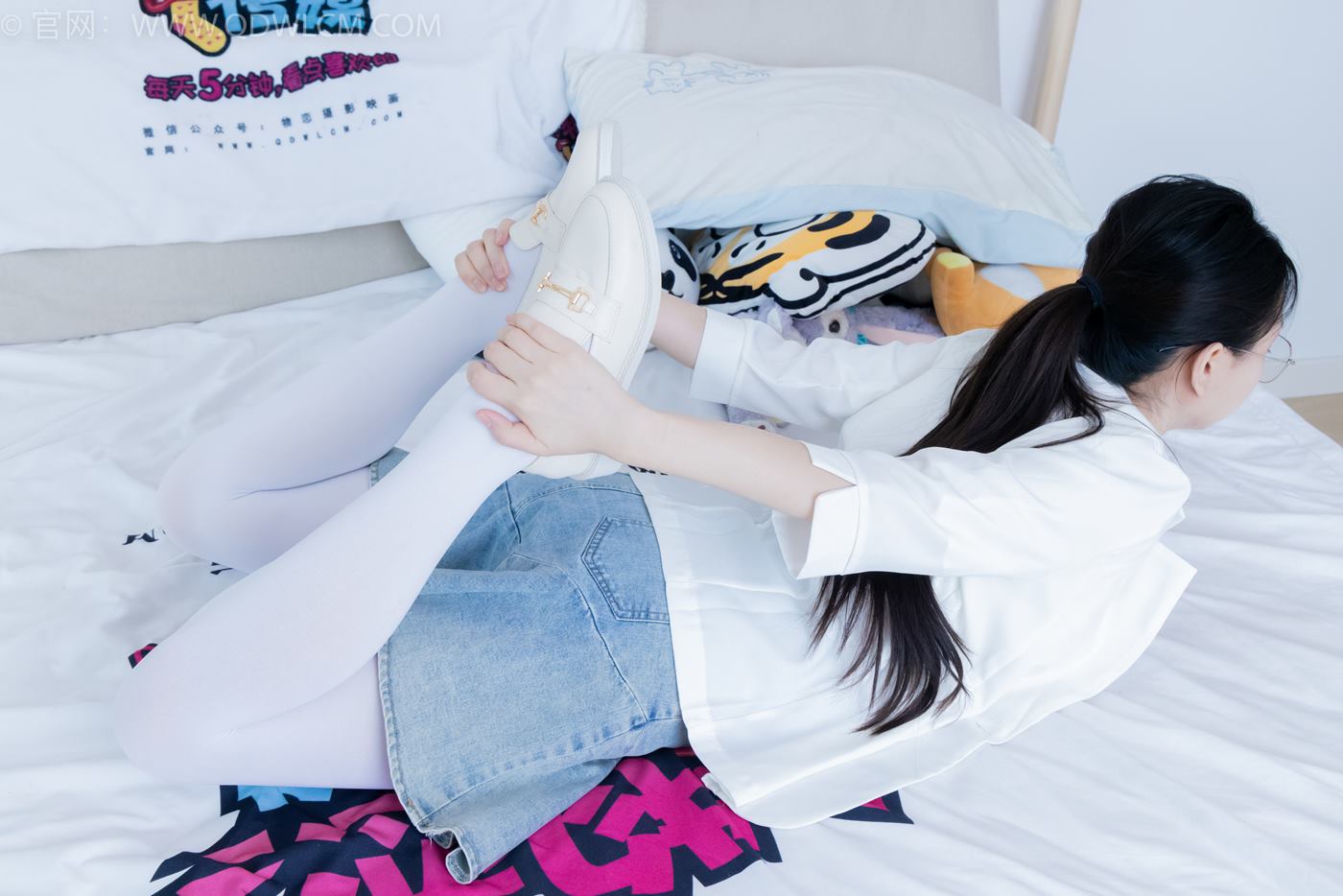 图片[88]-物恋传媒 NO.2246 美兔-皮鞋、厚白丝、皮筋绑脚老头乐挠脚剧情[125P] – 速更版-美库