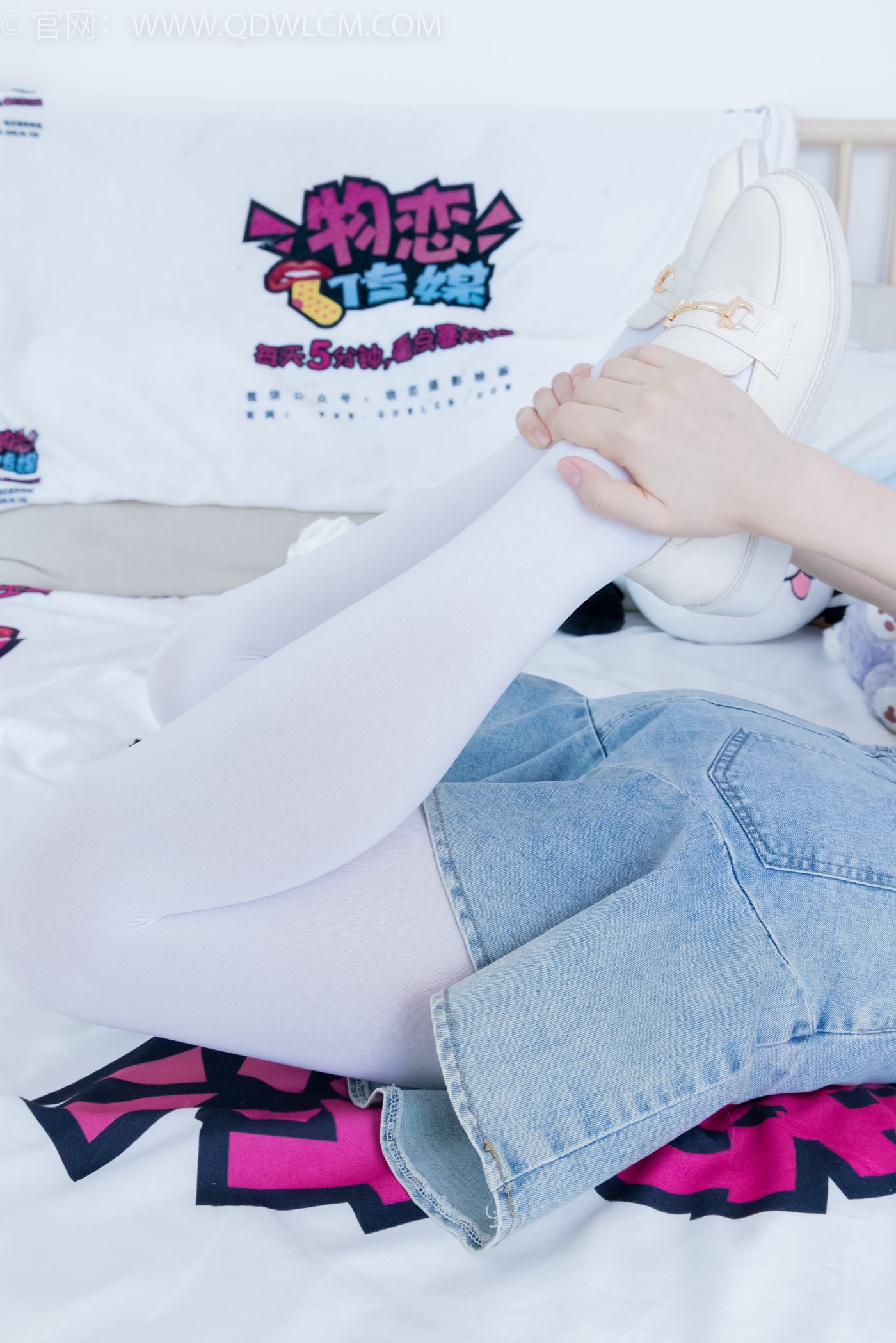 图片[98]-物恋传媒 NO.2246 美兔-皮鞋、厚白丝、皮筋绑脚老头乐挠脚剧情[125P] – 速更版-美库