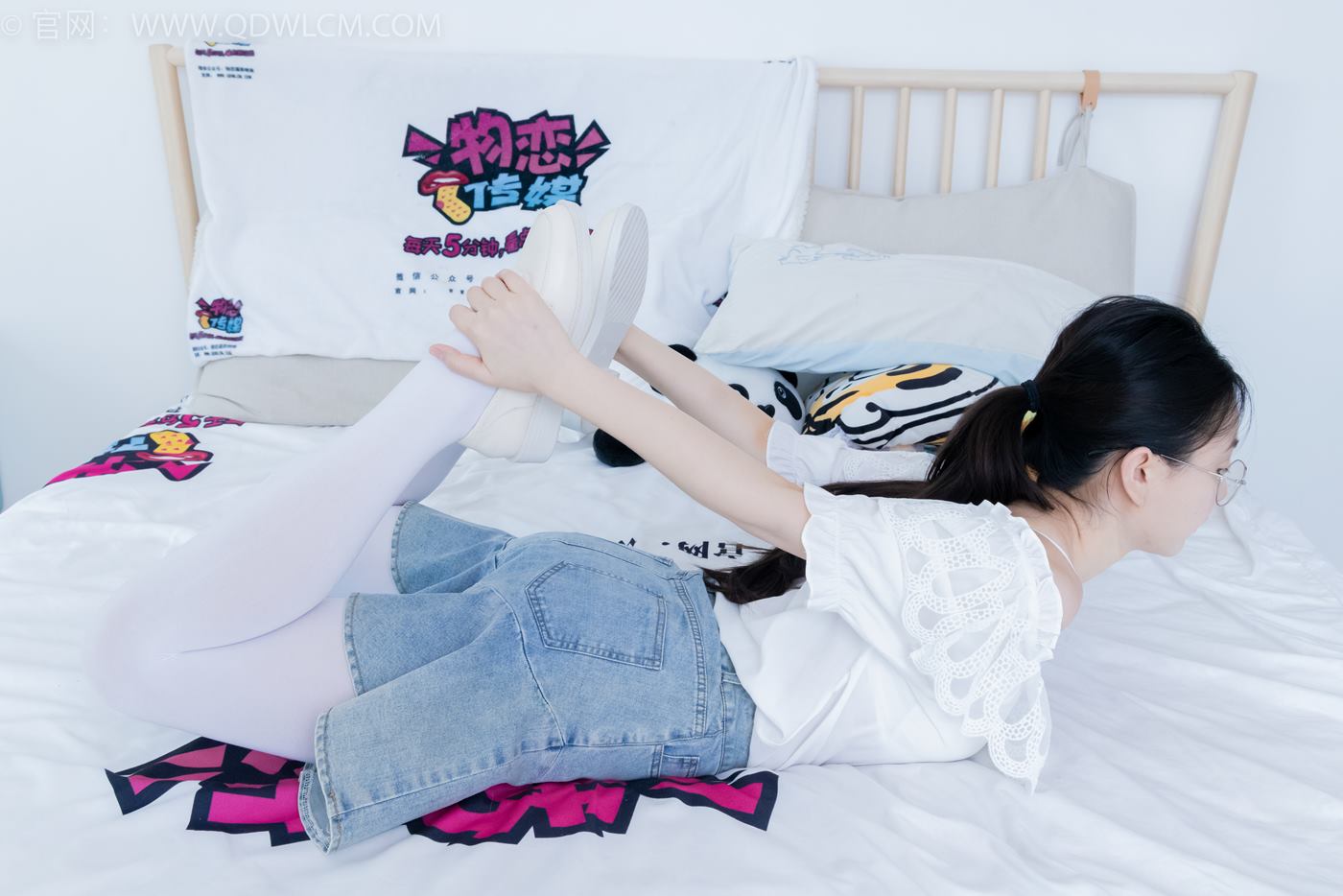 图片[102]-物恋传媒 NO.2246 美兔-皮鞋、厚白丝、皮筋绑脚老头乐挠脚剧情[125P] – 速更版-美库