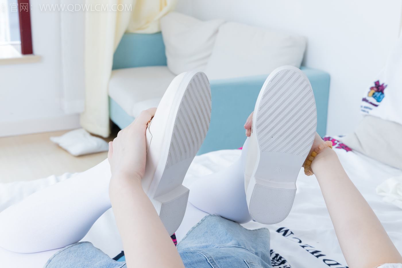 图片[104]-物恋传媒 NO.2246 美兔-皮鞋、厚白丝、皮筋绑脚老头乐挠脚剧情[125P] – 速更版-美库