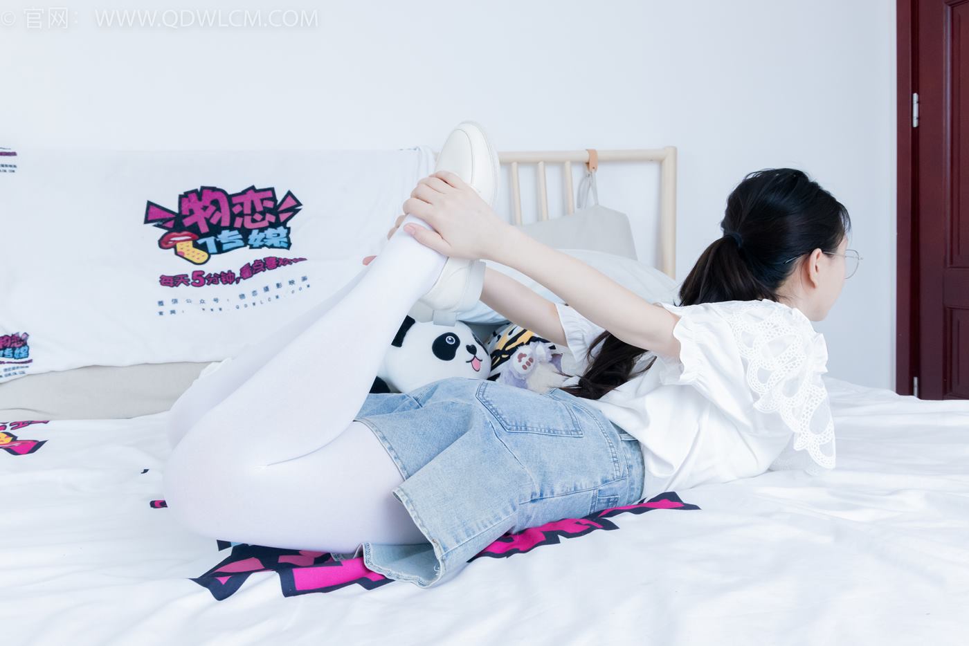 图片[106]-物恋传媒 NO.2246 美兔-皮鞋、厚白丝、皮筋绑脚老头乐挠脚剧情[125P] – 速更版-美库