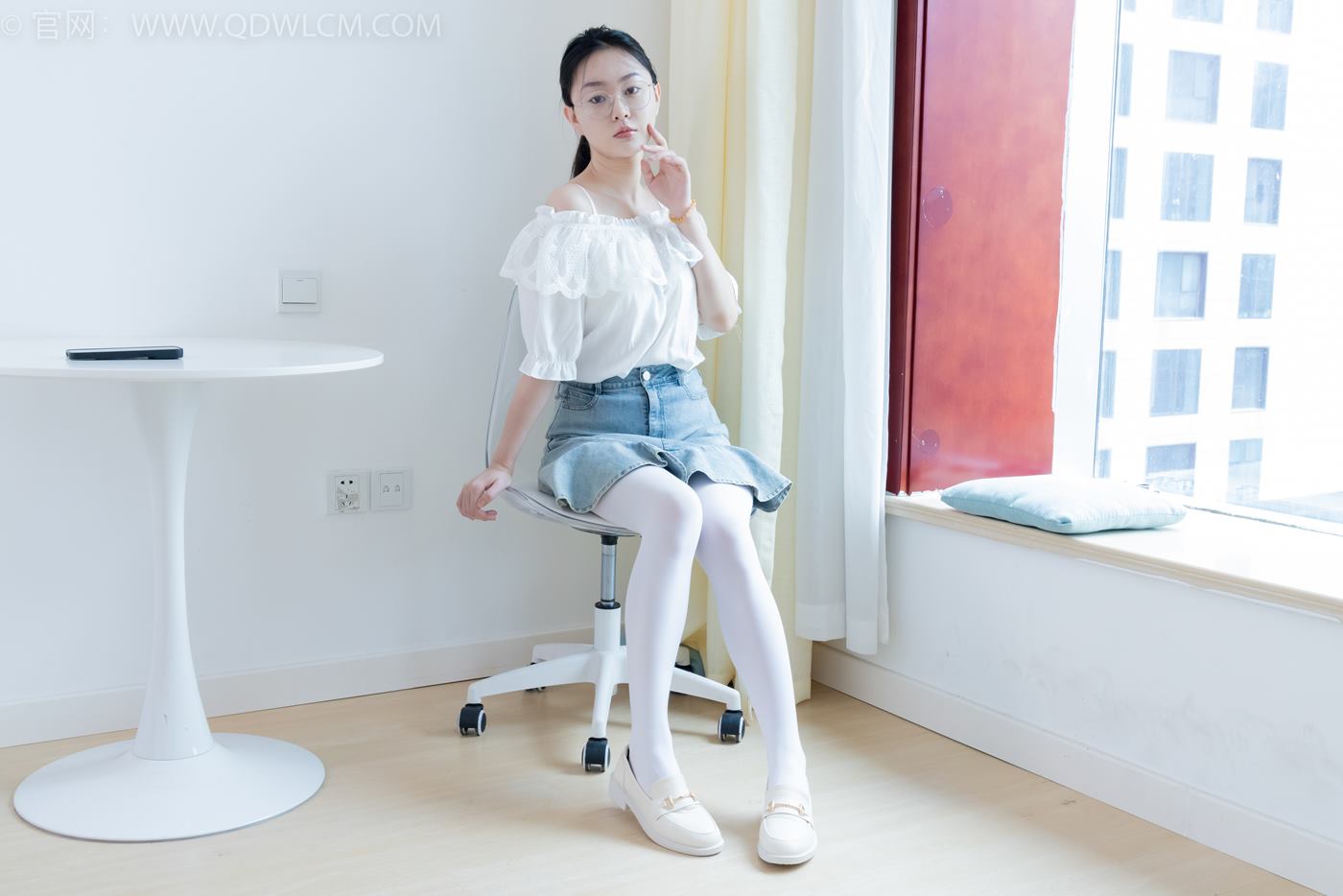 图片[110]-物恋传媒 NO.2246 美兔-皮鞋、厚白丝、皮筋绑脚老头乐挠脚剧情[125P] – 速更版-美库