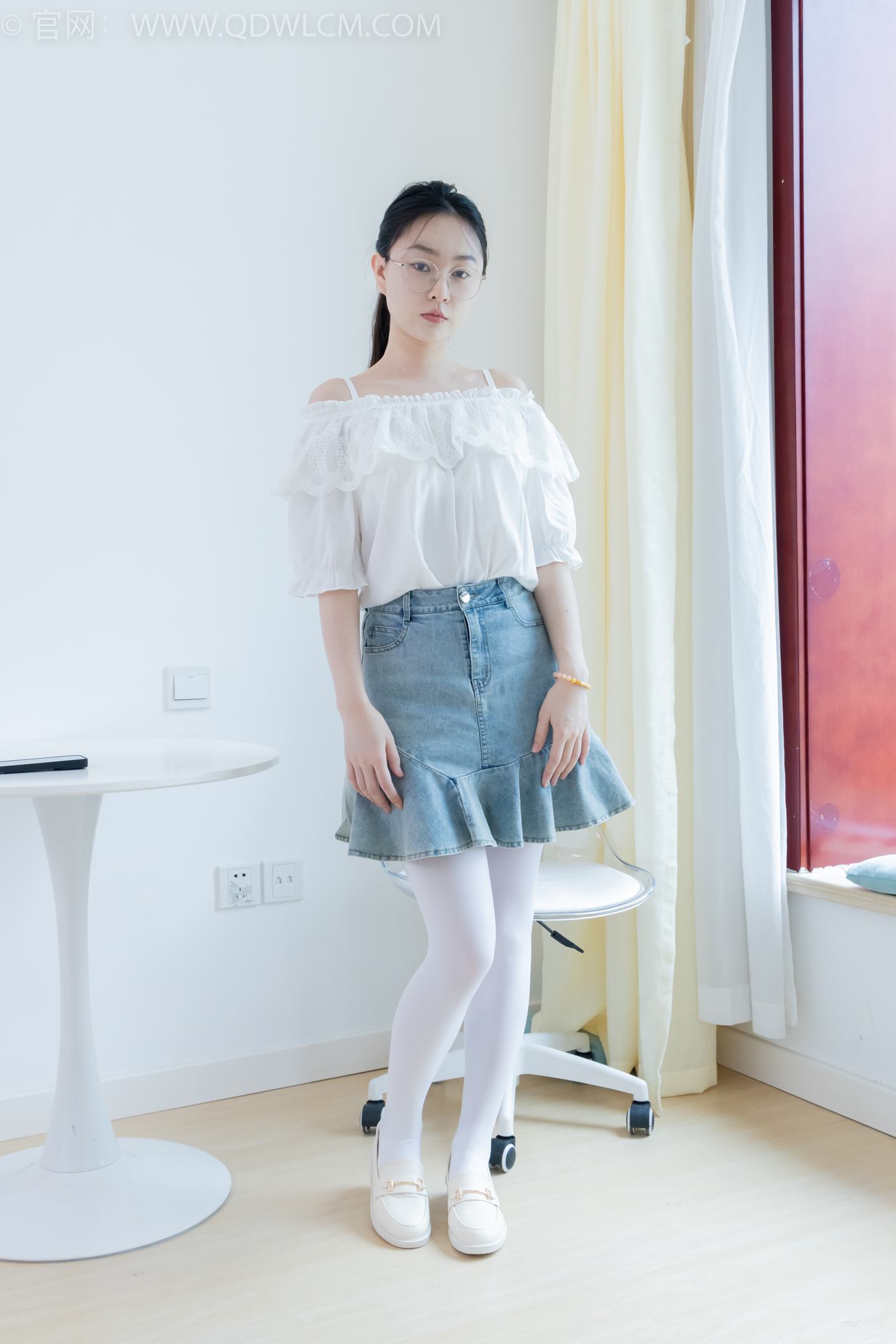 图片[111]-物恋传媒 NO.2246 美兔-皮鞋、厚白丝、皮筋绑脚老头乐挠脚剧情[125P] – 速更版-美库