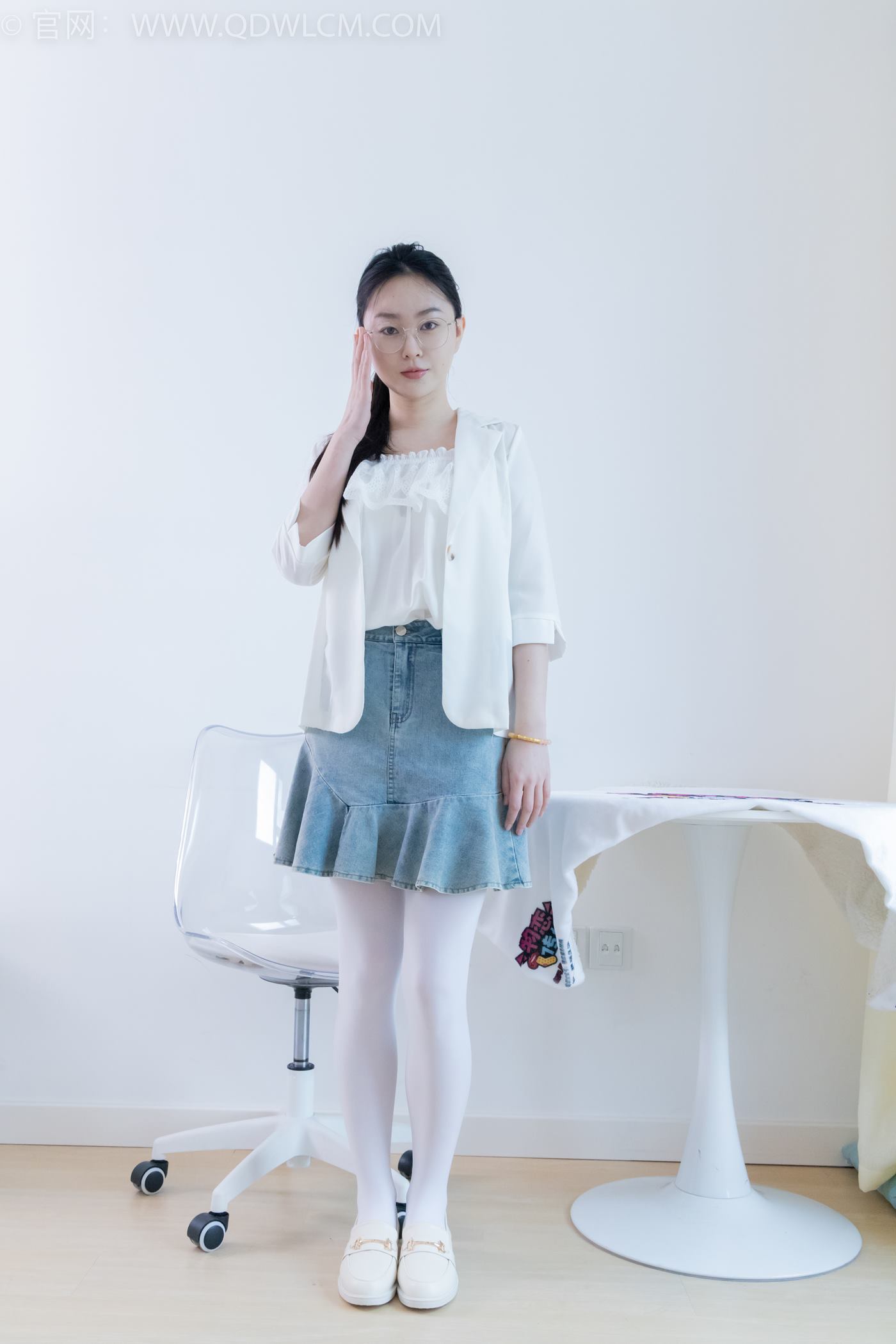 图片[119]-物恋传媒 NO.2246 美兔-皮鞋、厚白丝、皮筋绑脚老头乐挠脚剧情[125P] – 速更版-美库