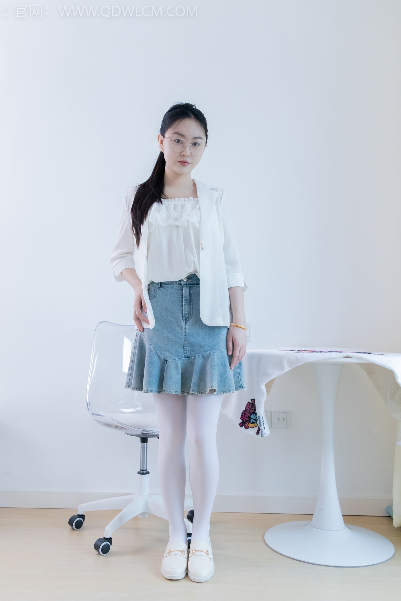 图片[120]-物恋传媒 NO.2246 美兔-皮鞋、厚白丝、皮筋绑脚老头乐挠脚剧情[125P] – 速更版-美库