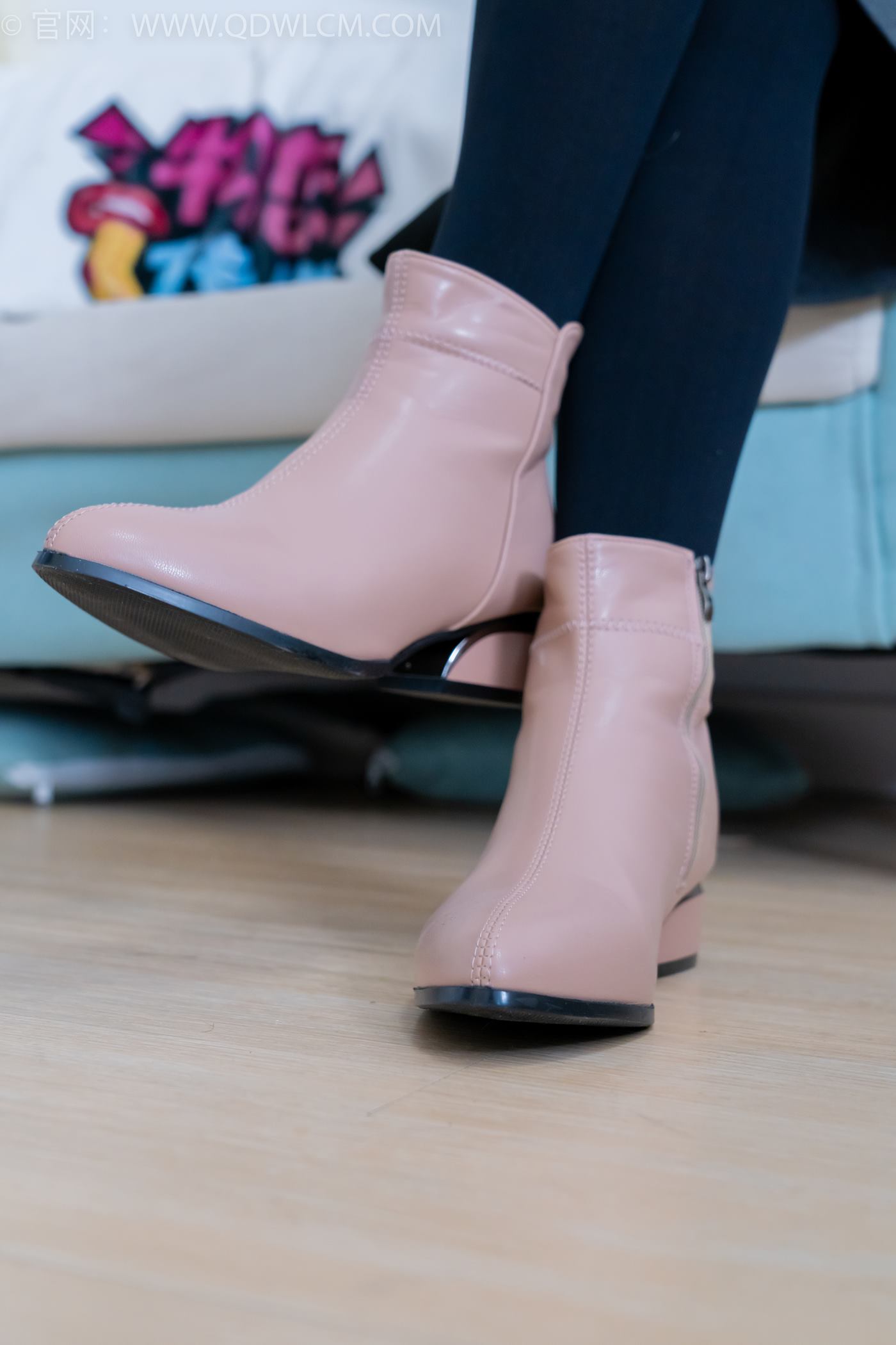 图片[10]-物恋传媒 NO.2247 泡泡-短靴、厚黑丝、皮筋绑脚老头乐挠脚剧情[150P] – 速更版-美库